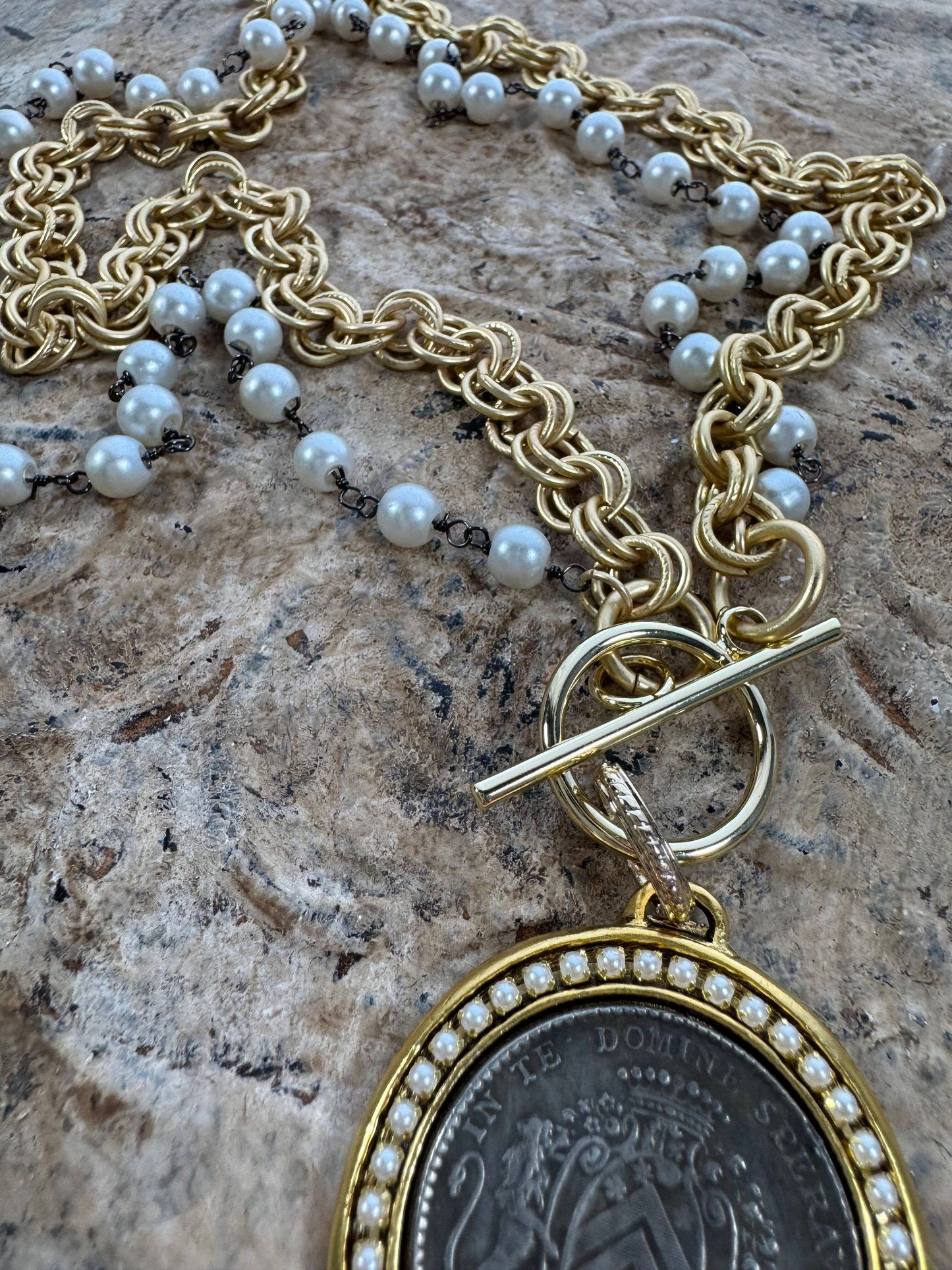 Regal Creast Pearl Necklace