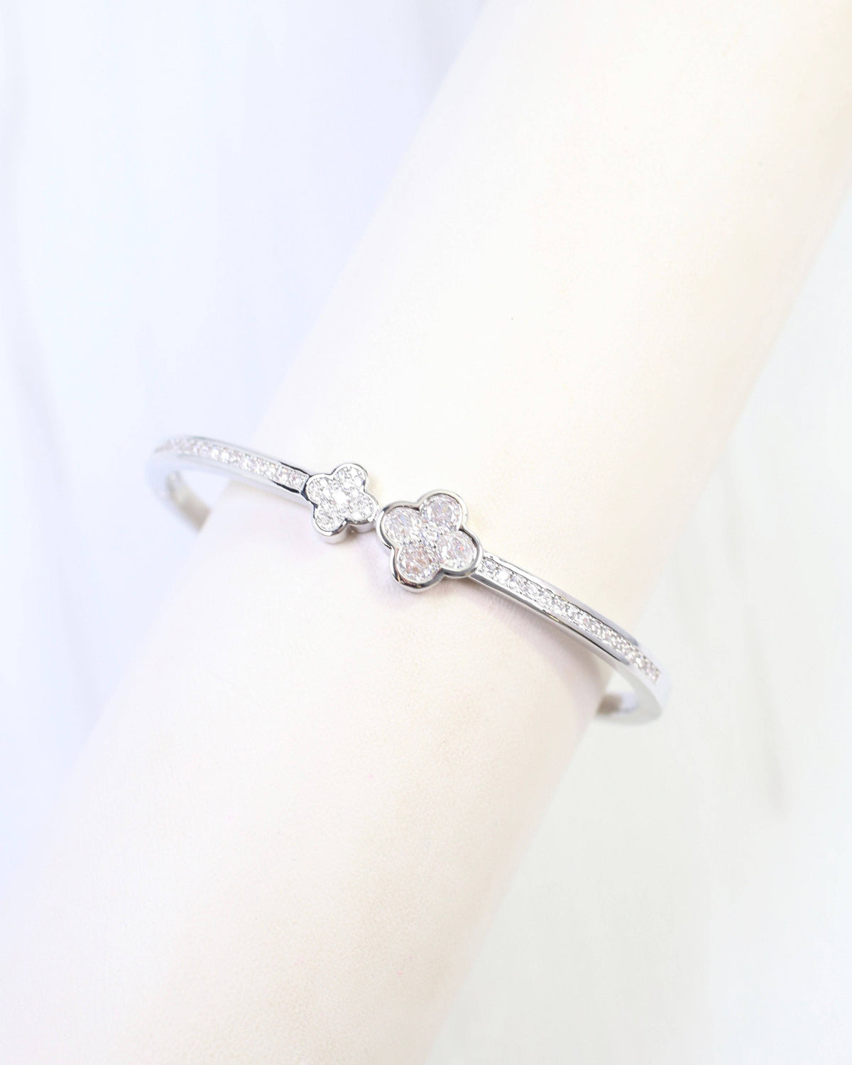 Passaic Clover CZ Hinge Bracelet WR Silver
