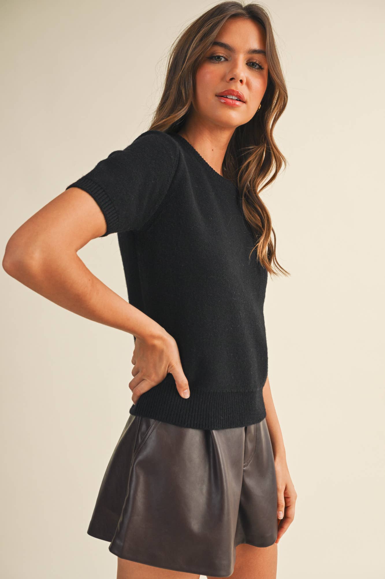 SHORT SLEEVE CREW NECK SWEATER
