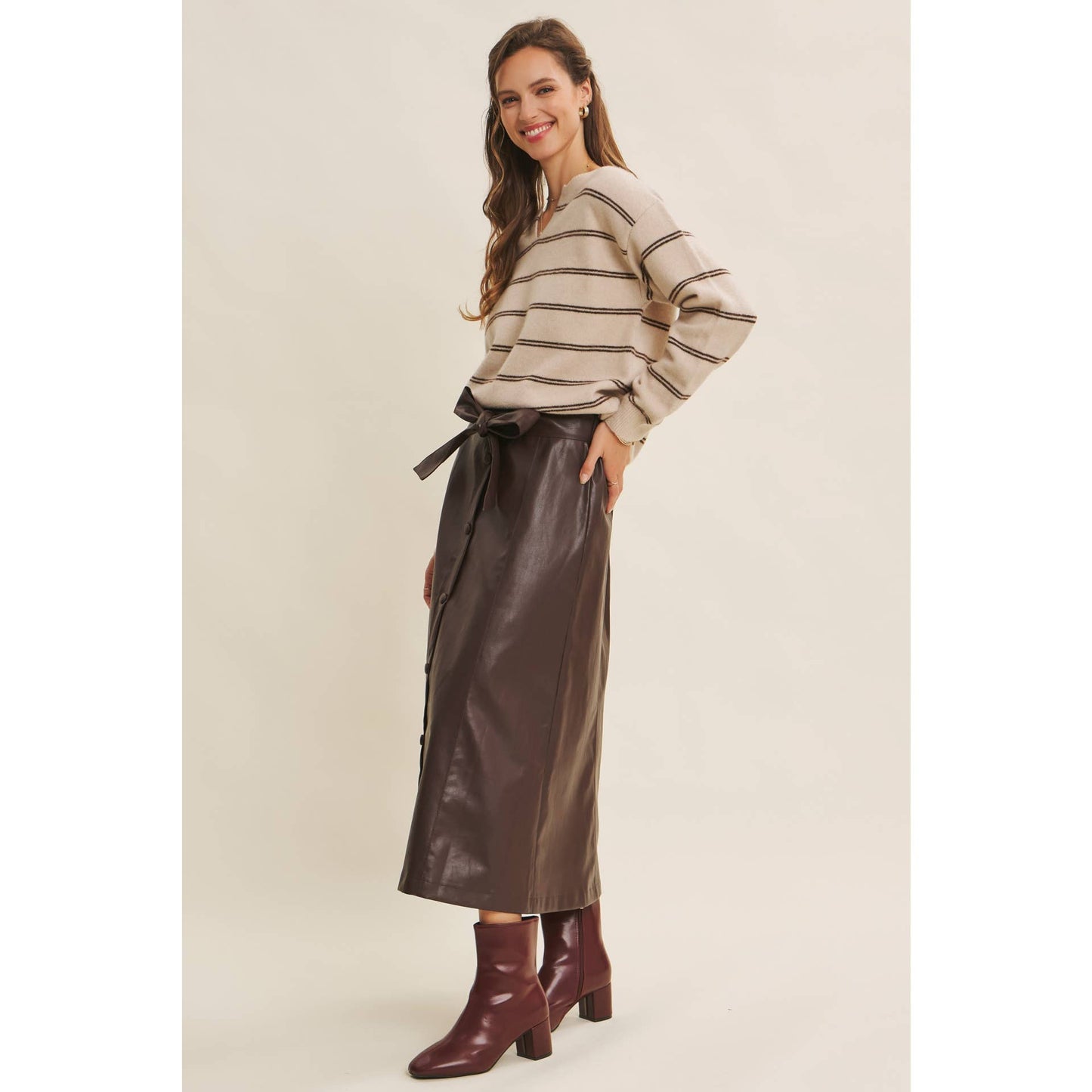 SOPHISTICATED VEGAN FAUX LEATHER BELTED MIDI SKIRT