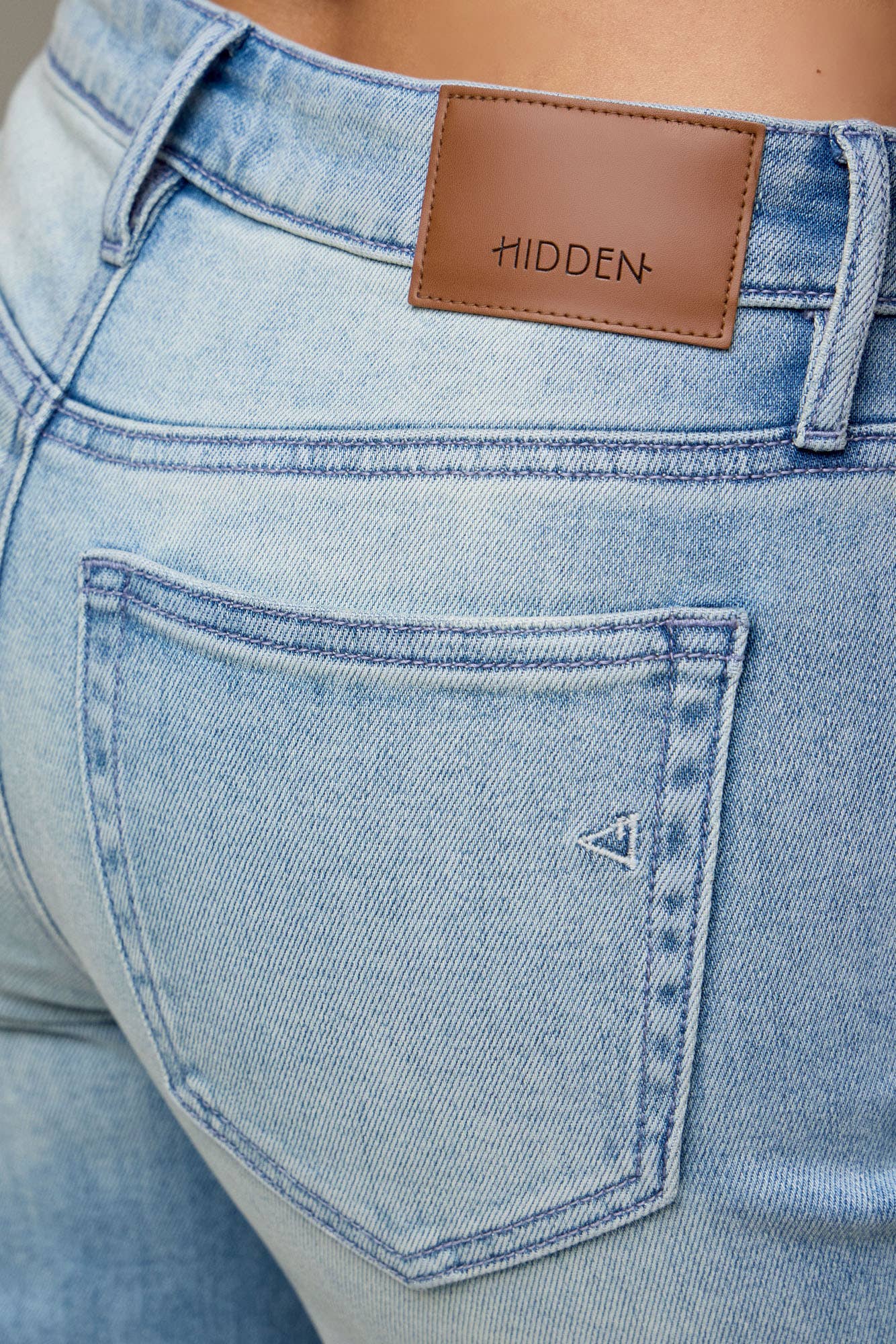 Light Wash Clean Stretch Cropped Classic Straight