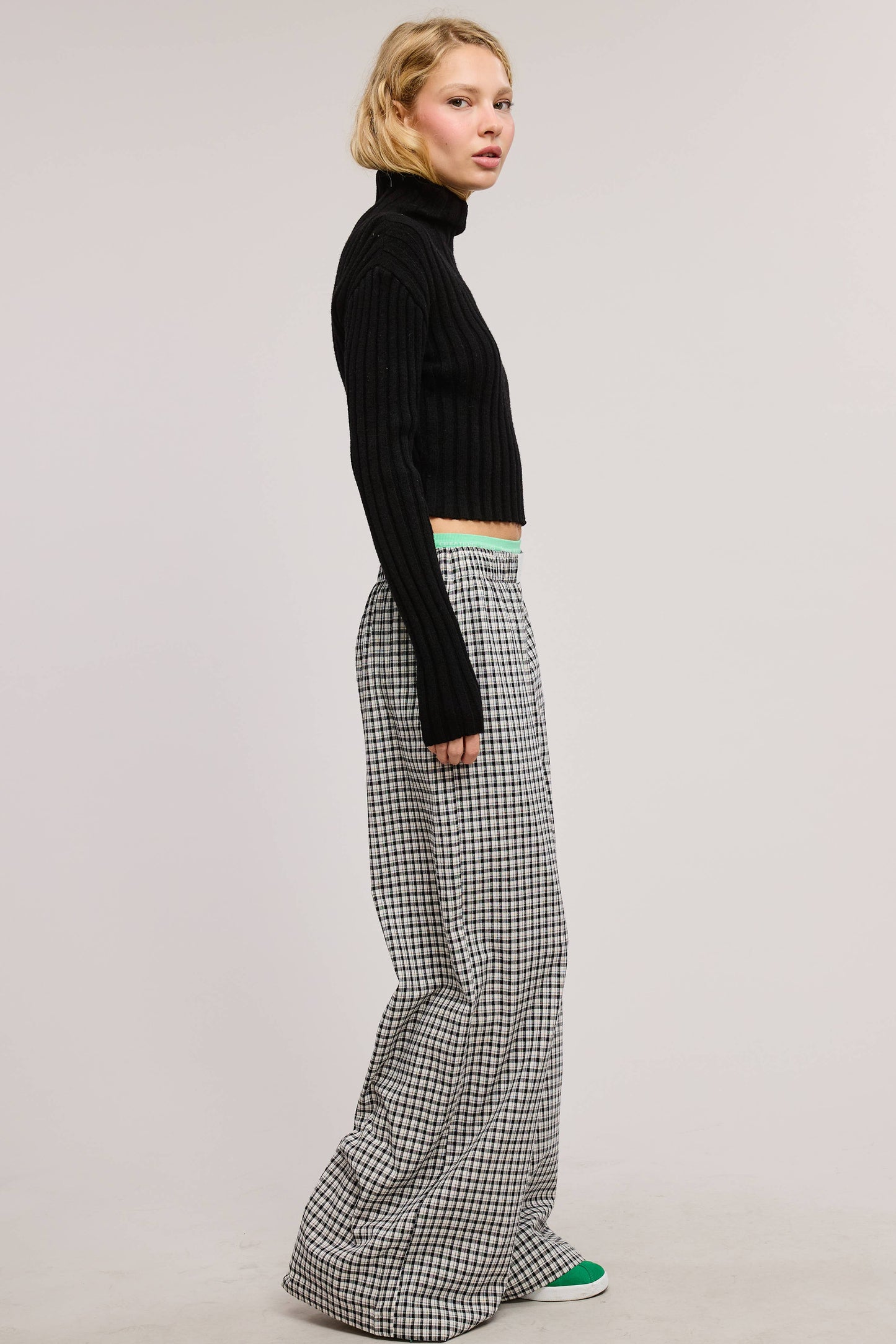 Mid Rise Elasticized Waistband Gingham Pattern Pants