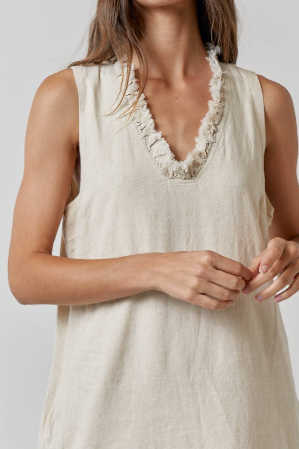 ILD3487 LINEN FRAYED V-NECK SLEEVELESS MINI DRESS
