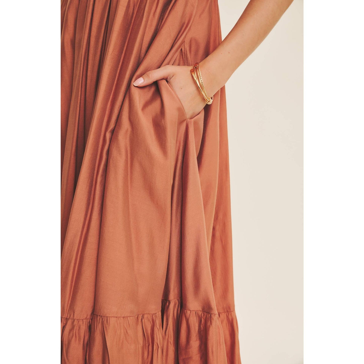 FLATTERING FLOWY SWEETHEART LIGHTWEIGHT SMOCKED MIDI DRESS