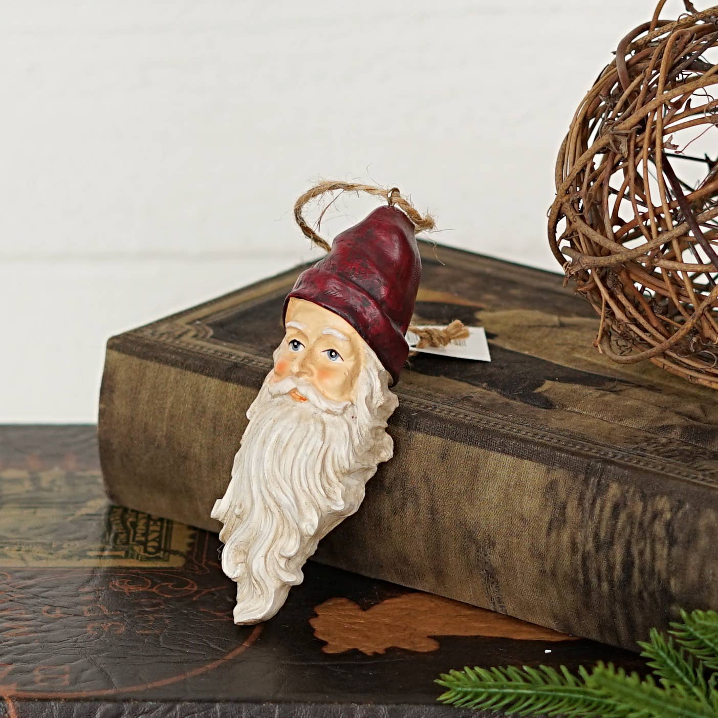 M1659- 5in White Beard Santa Polyresin Ornament