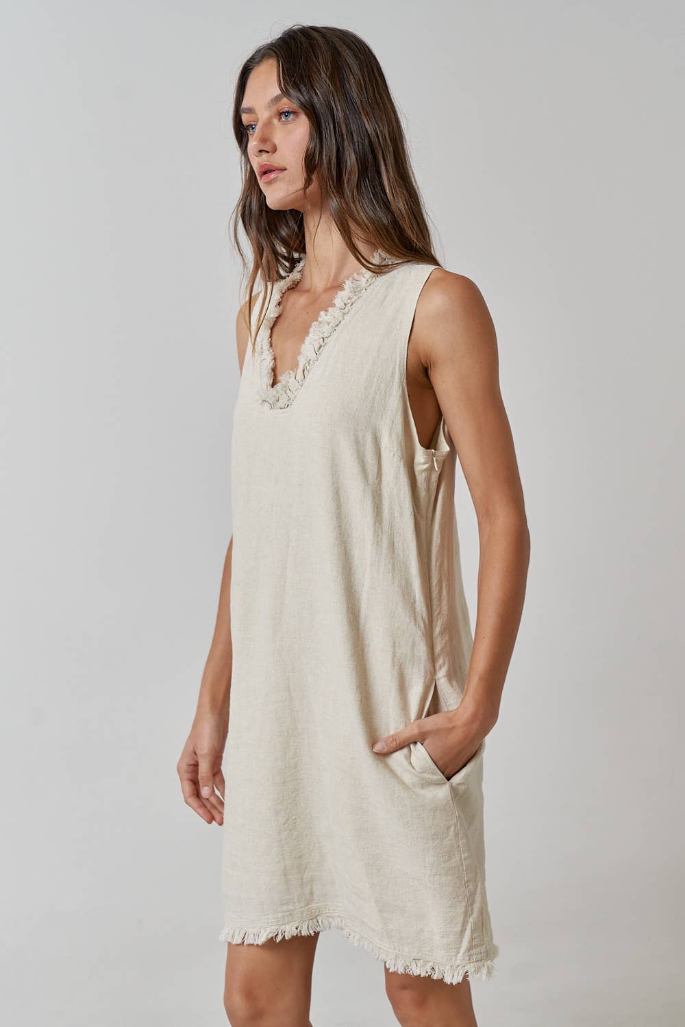 ILD3487 LINEN FRAYED V-NECK SLEEVELESS MINI DRESS