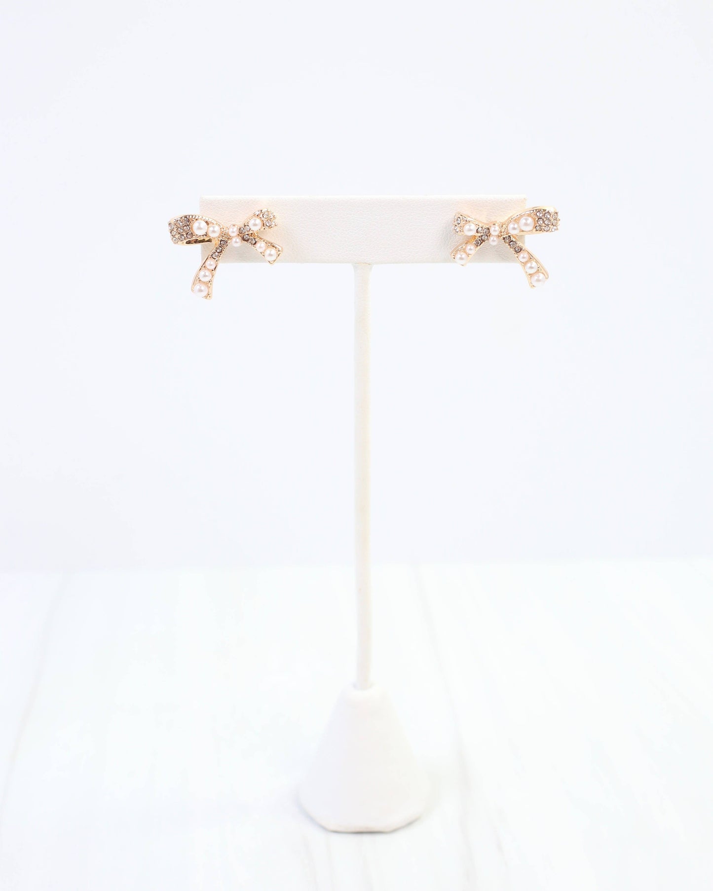 Pasadena Pearl Bow Stud Gold