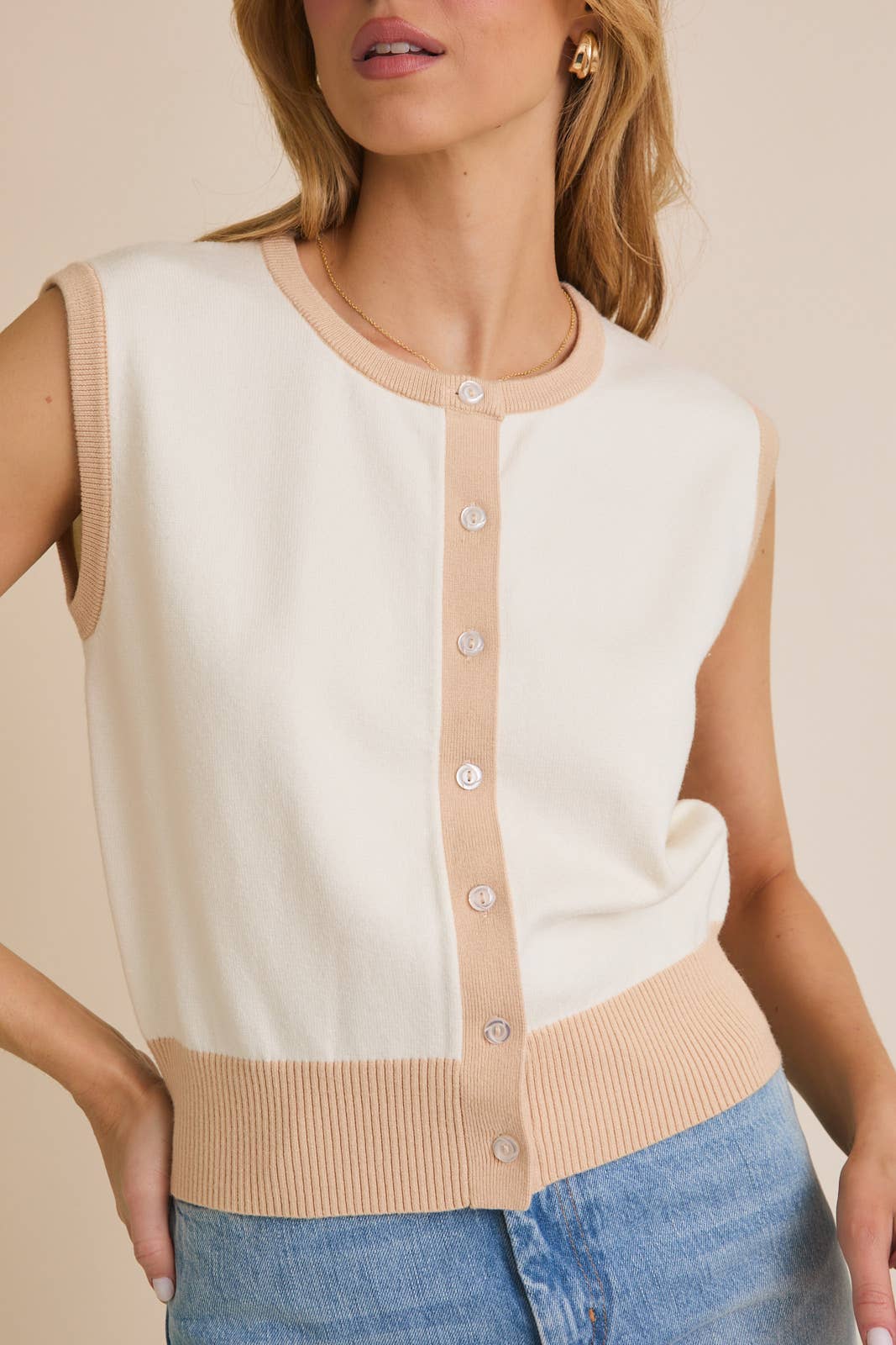 CREW NECK BUTTON UP SLEEVLESS KNIT TOP