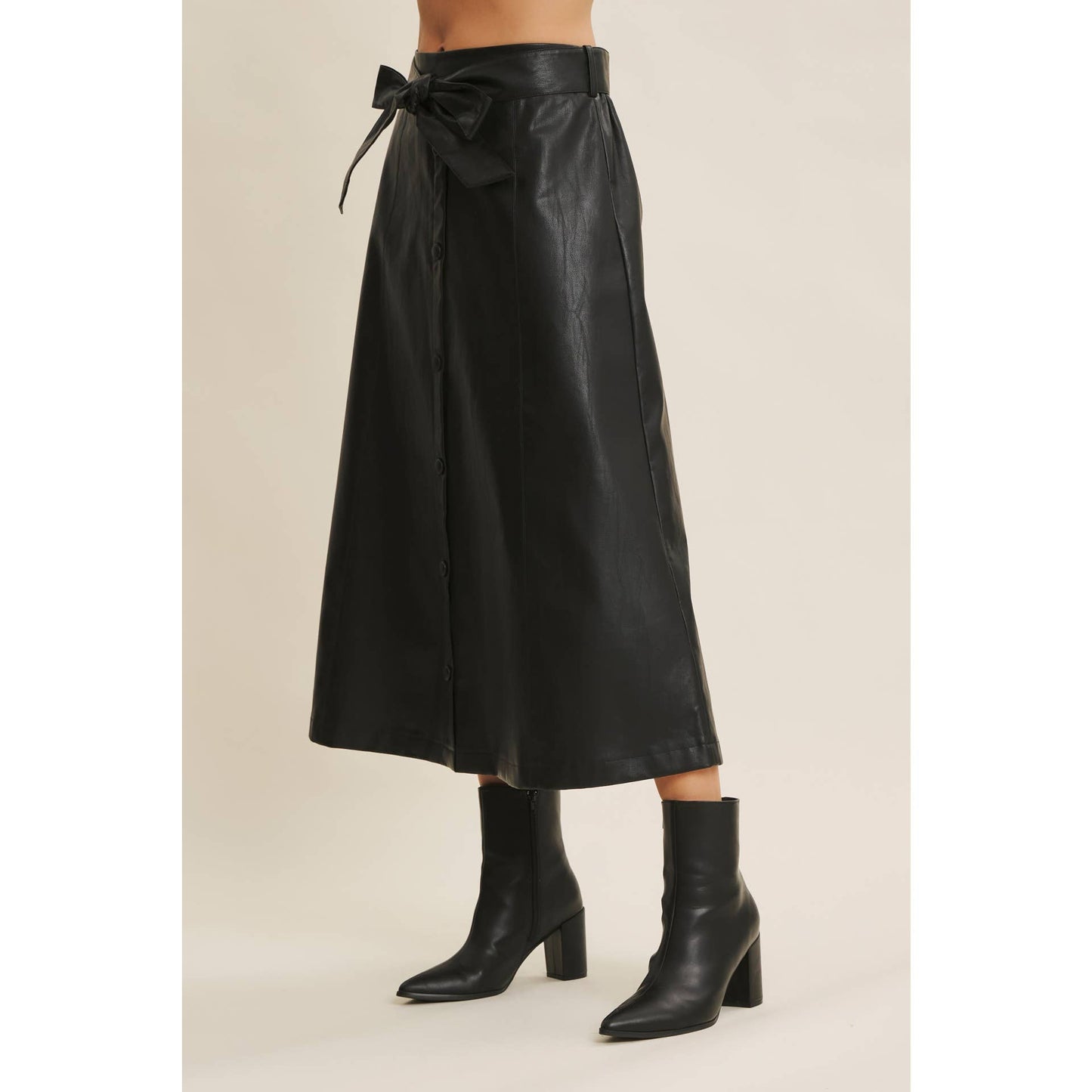SOPHISTICATED VEGAN FAUX LEATHER BELTED MIDI SKIRT
