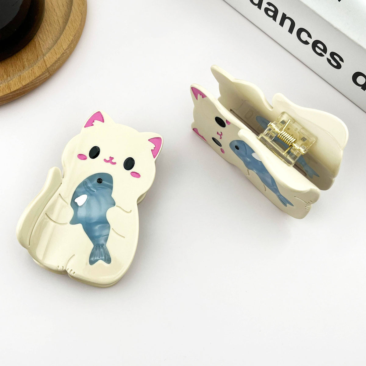 Cute White Cat Hair Claw