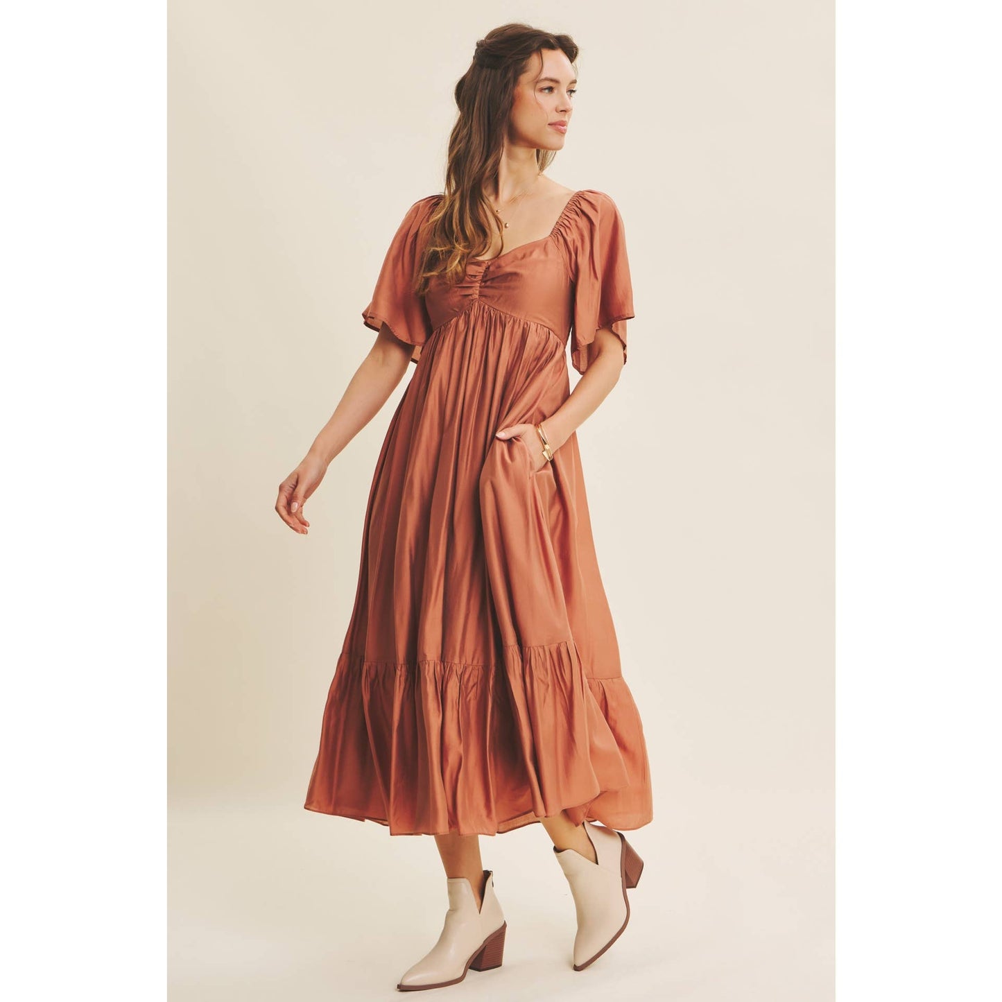 FLATTERING FLOWY SWEETHEART LIGHTWEIGHT SMOCKED MIDI DRESS