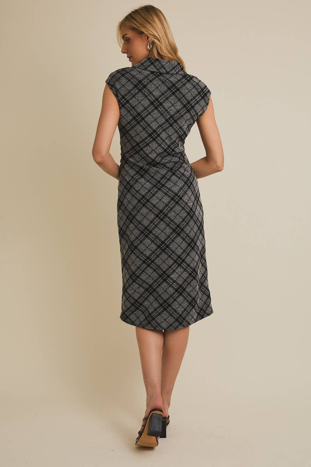 COLLARED SLEEVELESS BUTTON DOWN PLAID MIDI DRESS