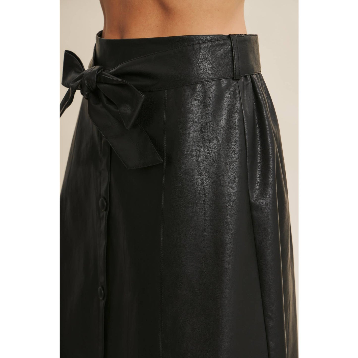 SOPHISTICATED VEGAN FAUX LEATHER BELTED MIDI SKIRT