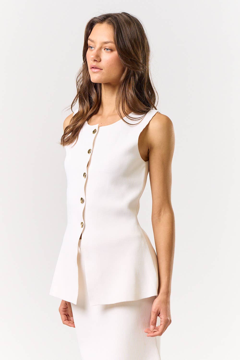 ILT5338 Sleeveless Button Down Top