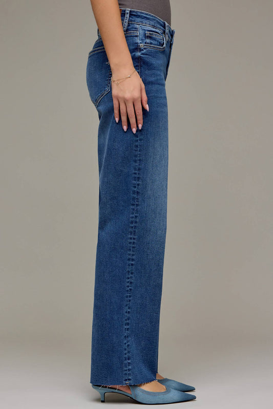 CLASSIC STRAIGHT JEANS