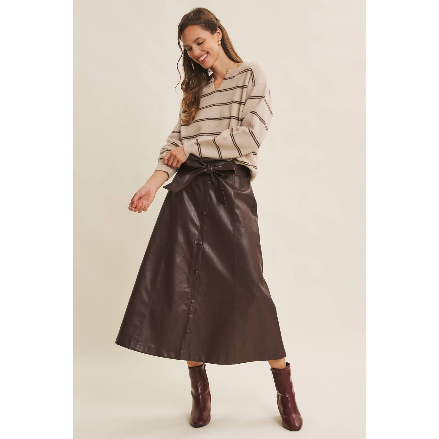 SOPHISTICATED VEGAN FAUX LEATHER BELTED MIDI SKIRT