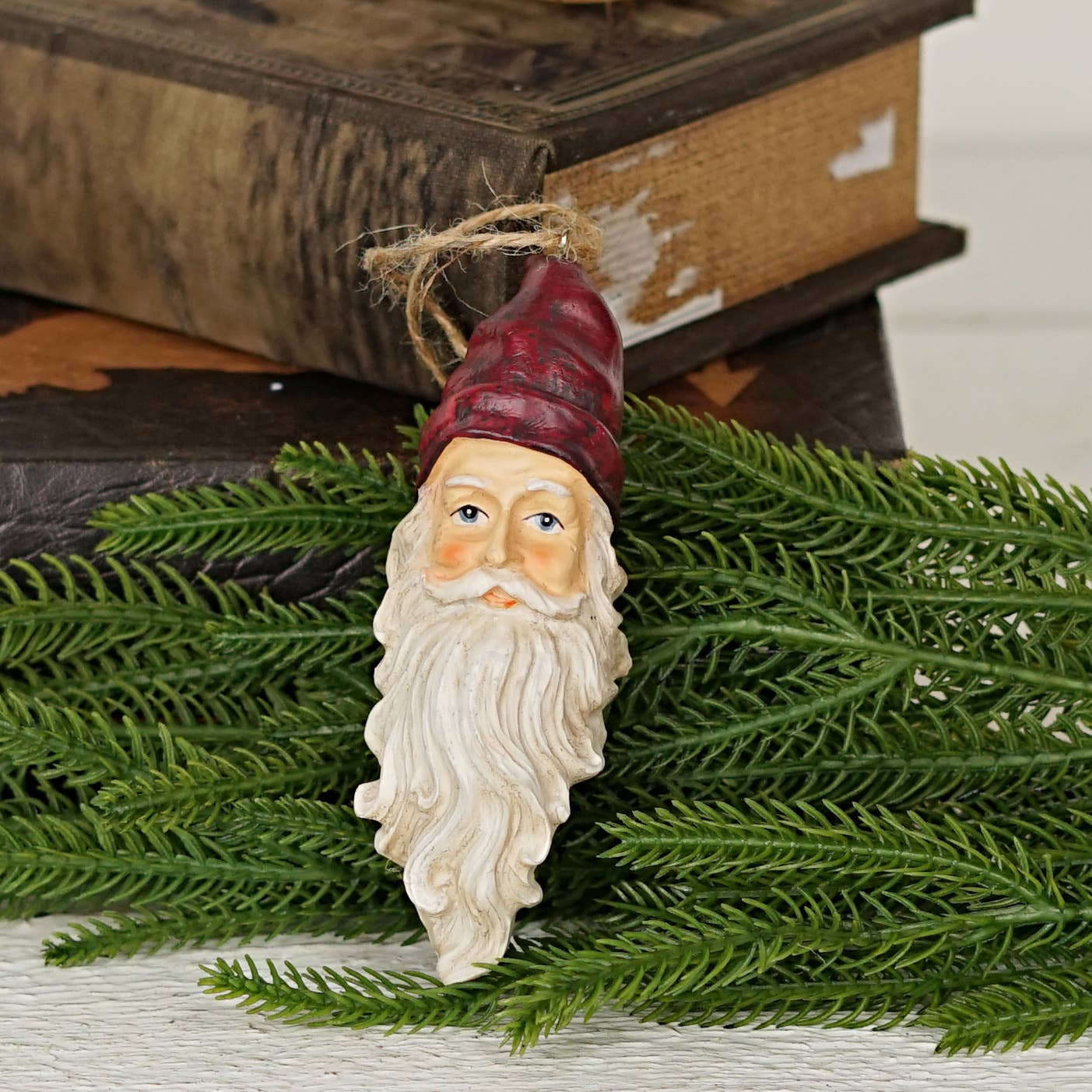 M1659- 5in White Beard Santa Polyresin Ornament