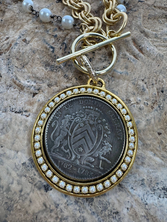 Regal Creast Pearl Necklace