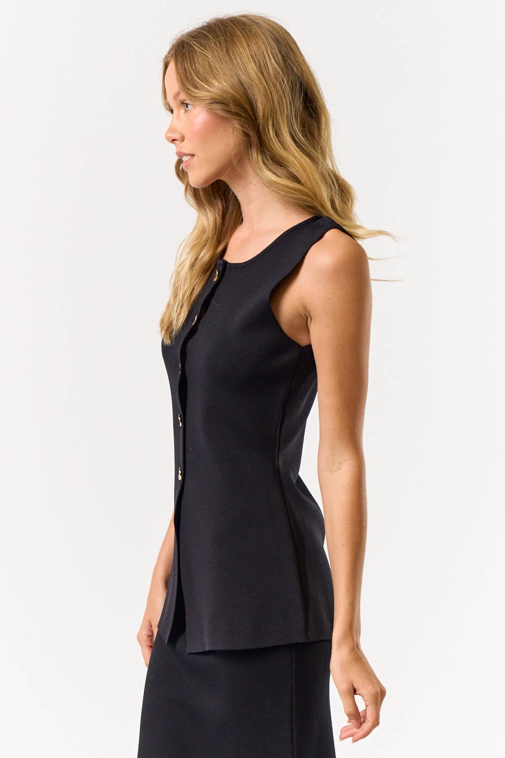 ILT5338 Sleeveless Button Down Top