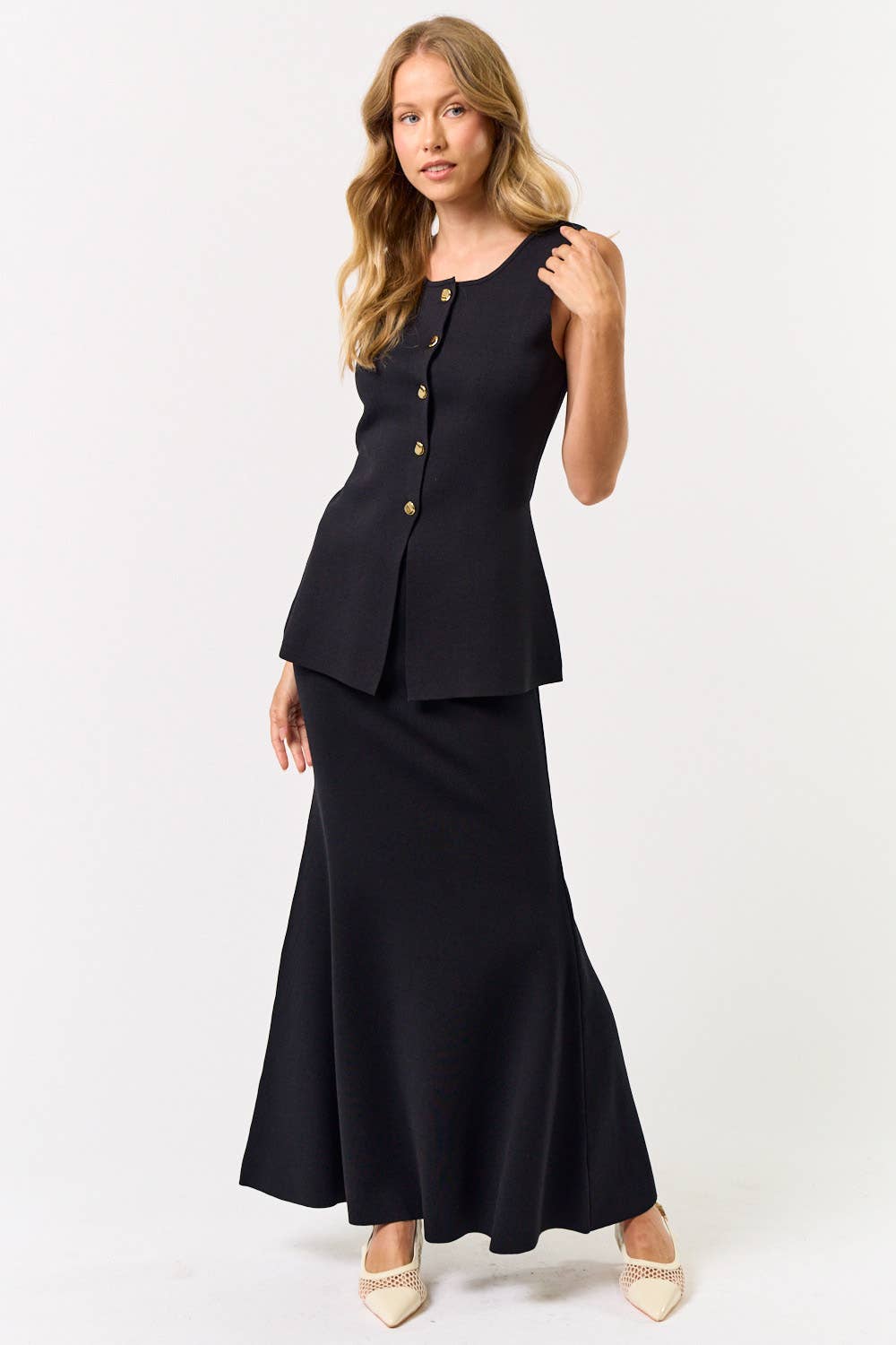 ILT5338 Sleeveless Button Down Top