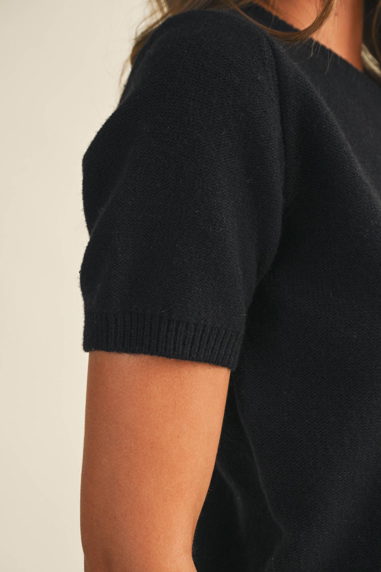 SHORT SLEEVE CREW NECK SWEATER