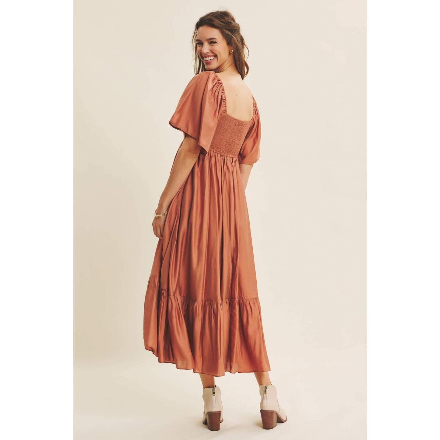 FLATTERING FLOWY SWEETHEART LIGHTWEIGHT SMOCKED MIDI DRESS