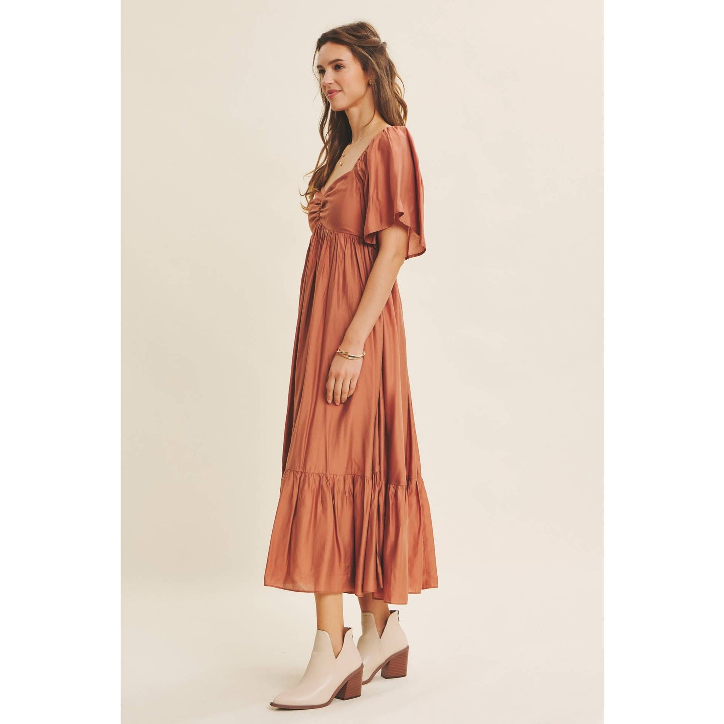 FLATTERING FLOWY SWEETHEART LIGHTWEIGHT SMOCKED MIDI DRESS