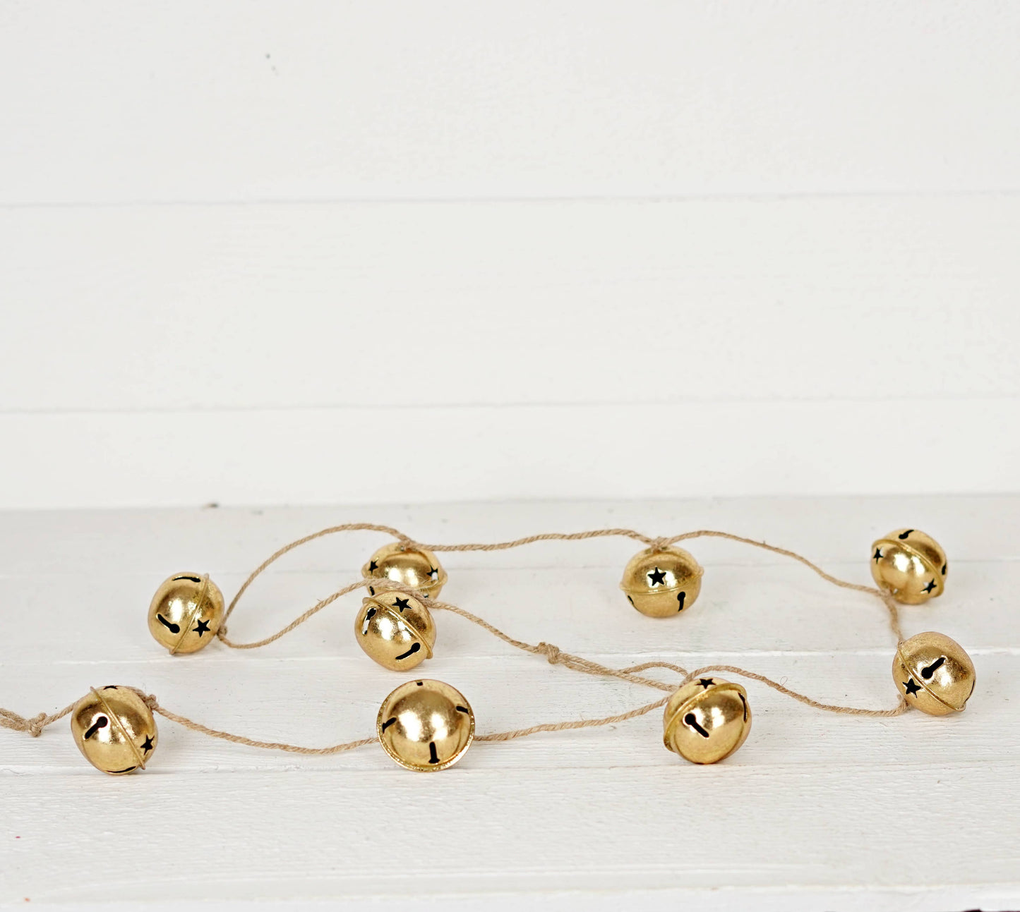 570650- 5ft Metal Bell Garland-2inD Goldx9-0/48