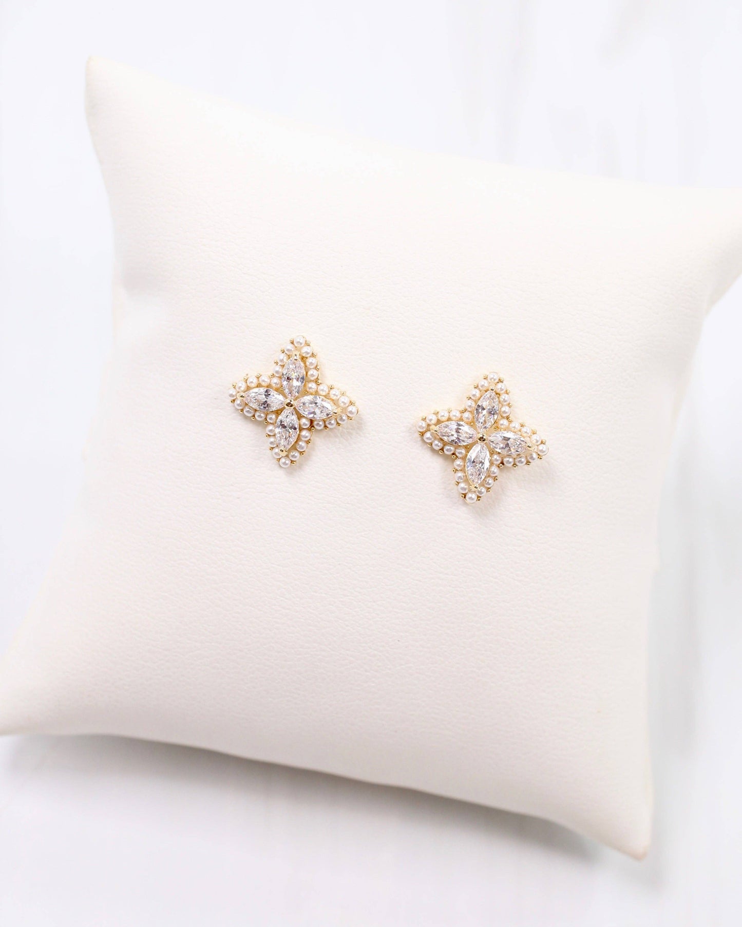 Westminster Crystal Stud Gold