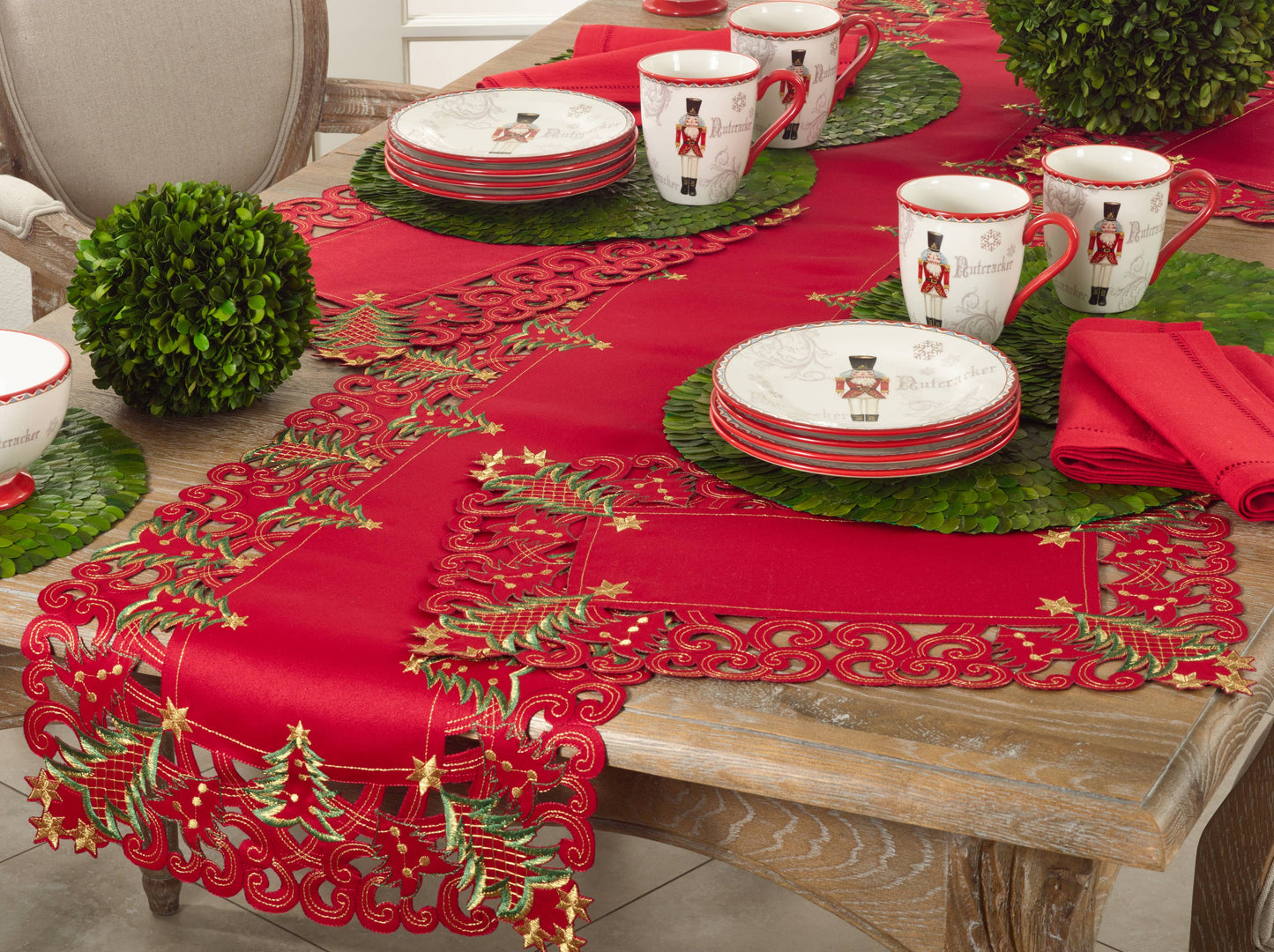 Christmas Tree Runner - Golden Stars Design