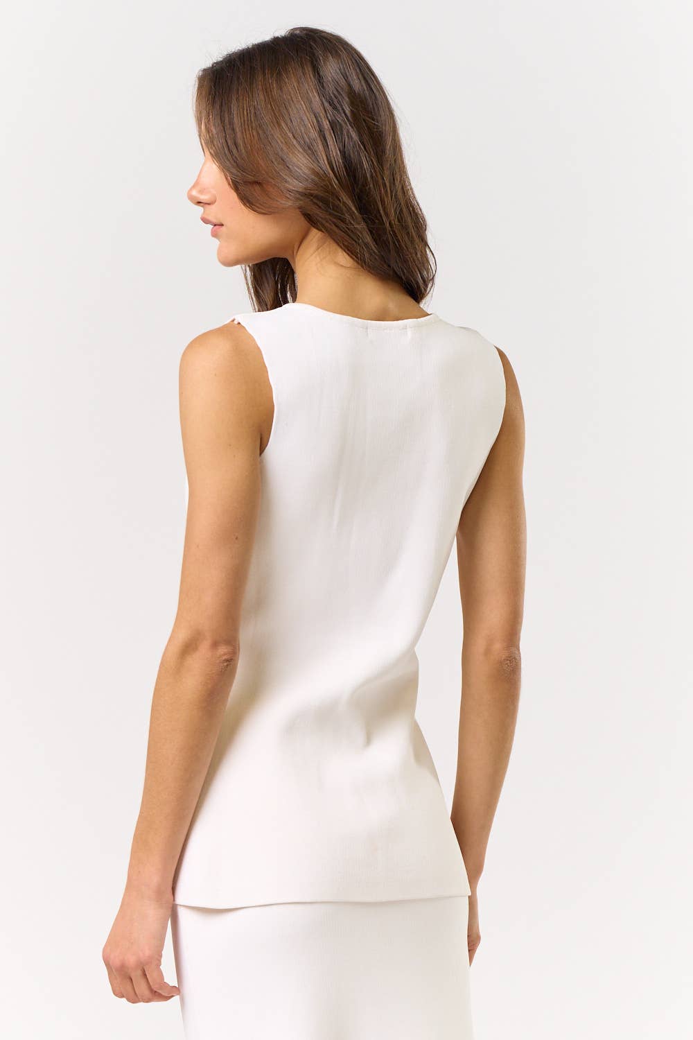 ILT5338 Sleeveless Button Down Top