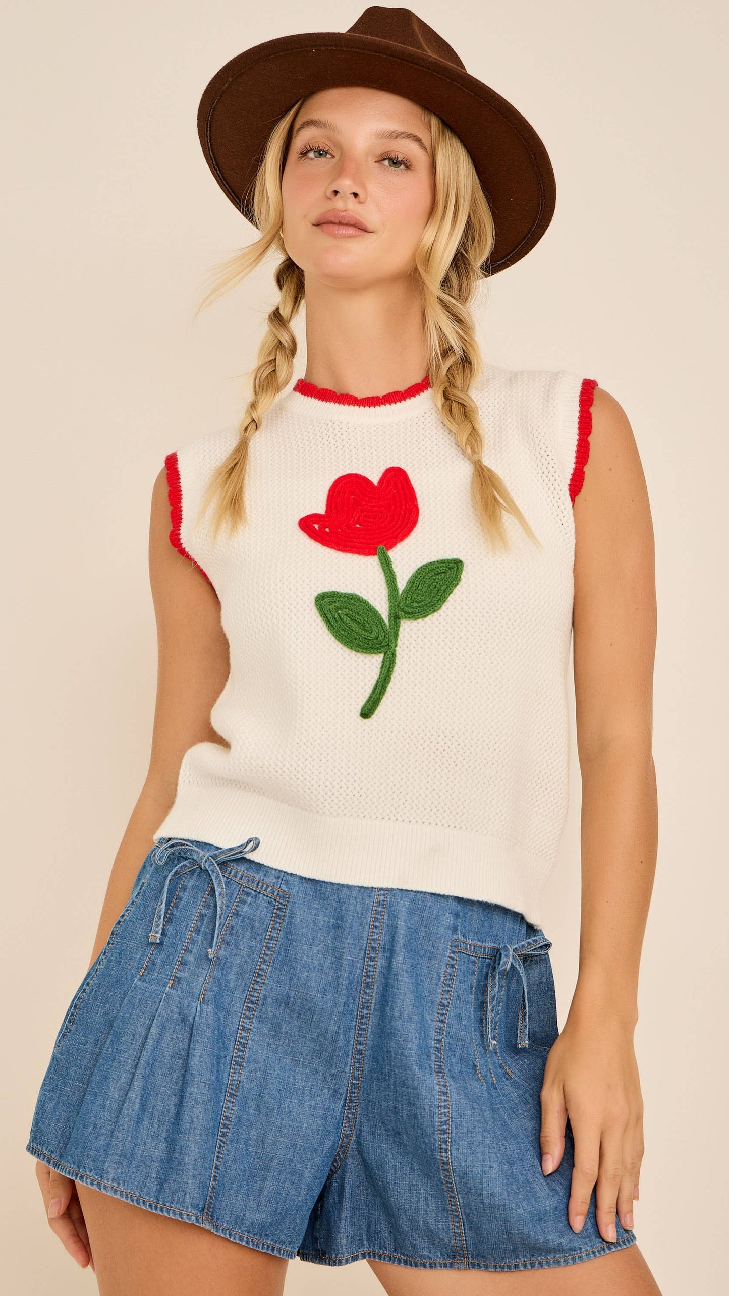 TULLIP EMBROIDERED CONTRAST  KNIT TOP