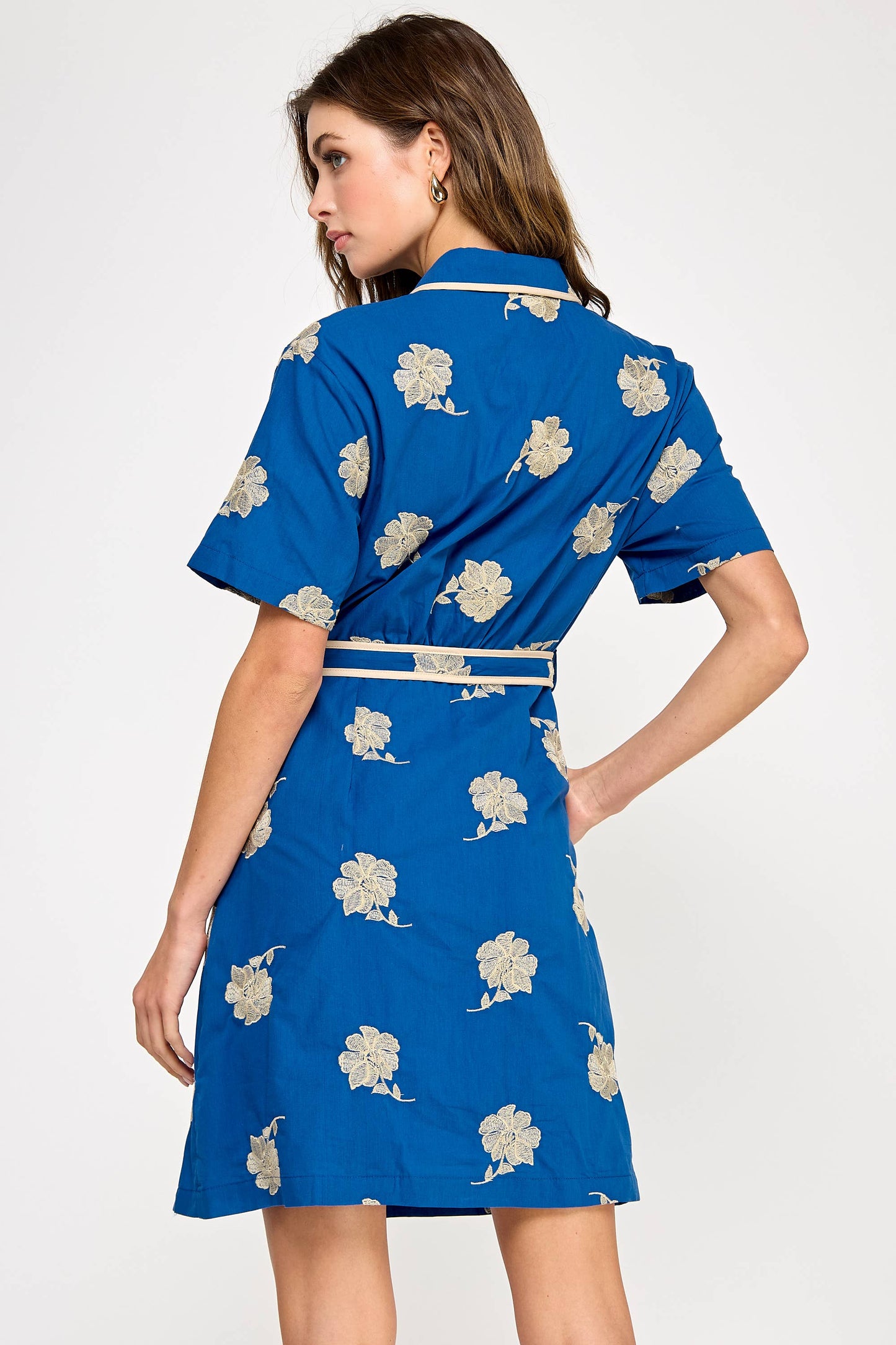 Flower embroidered short dress