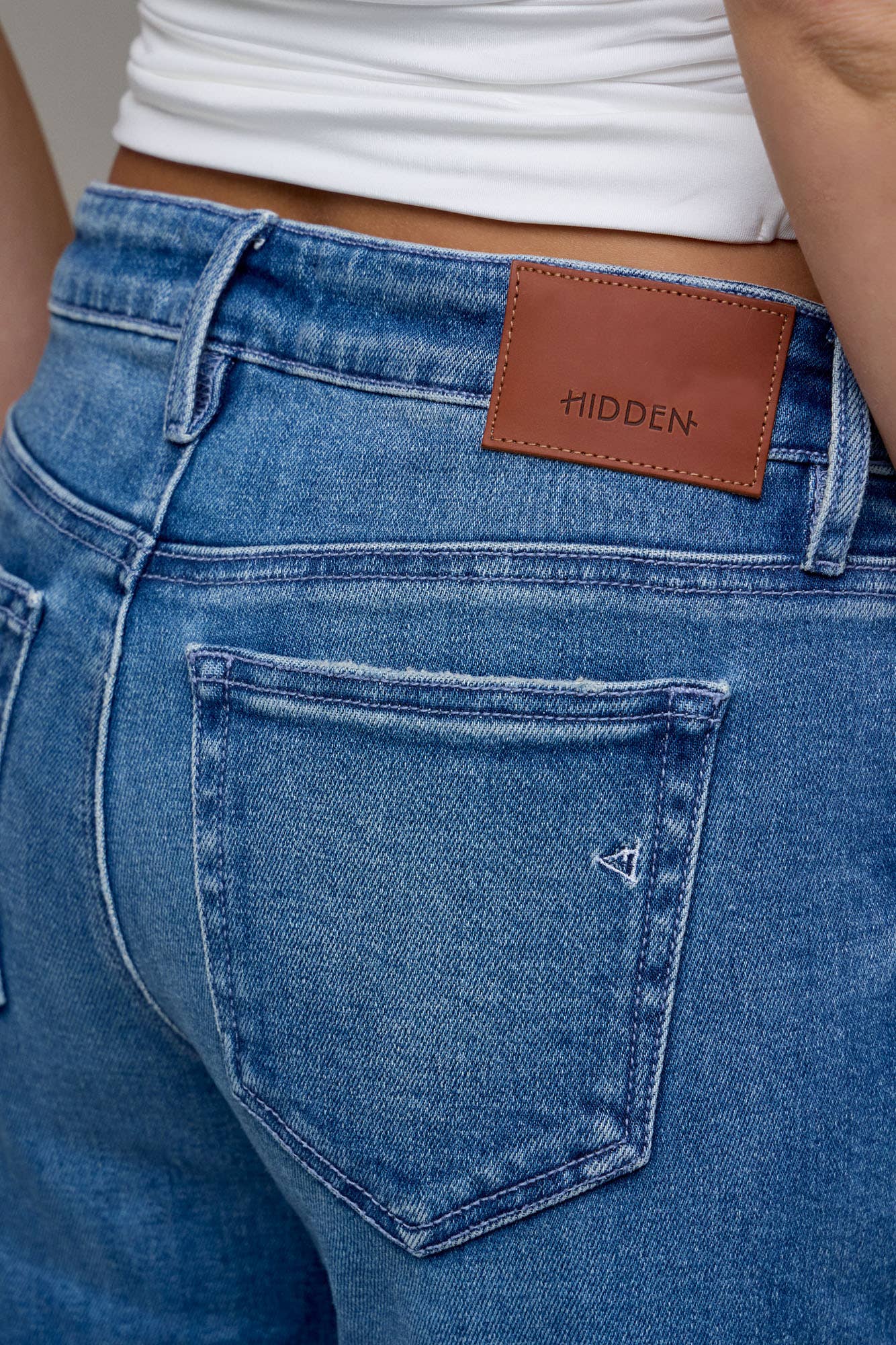 Medium Wash Stretch Low Rise Cropped Classic Straight