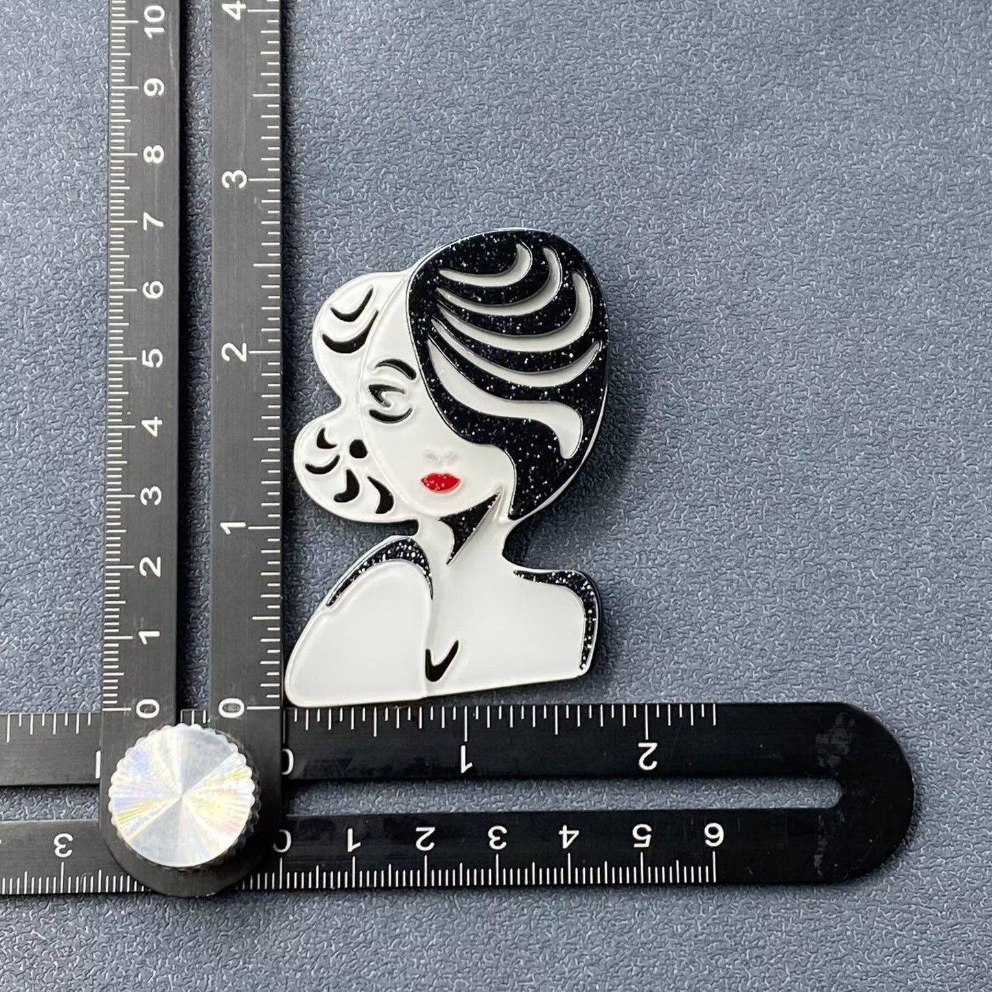 Curly Hair Fashion Woman Acrylic Brooch