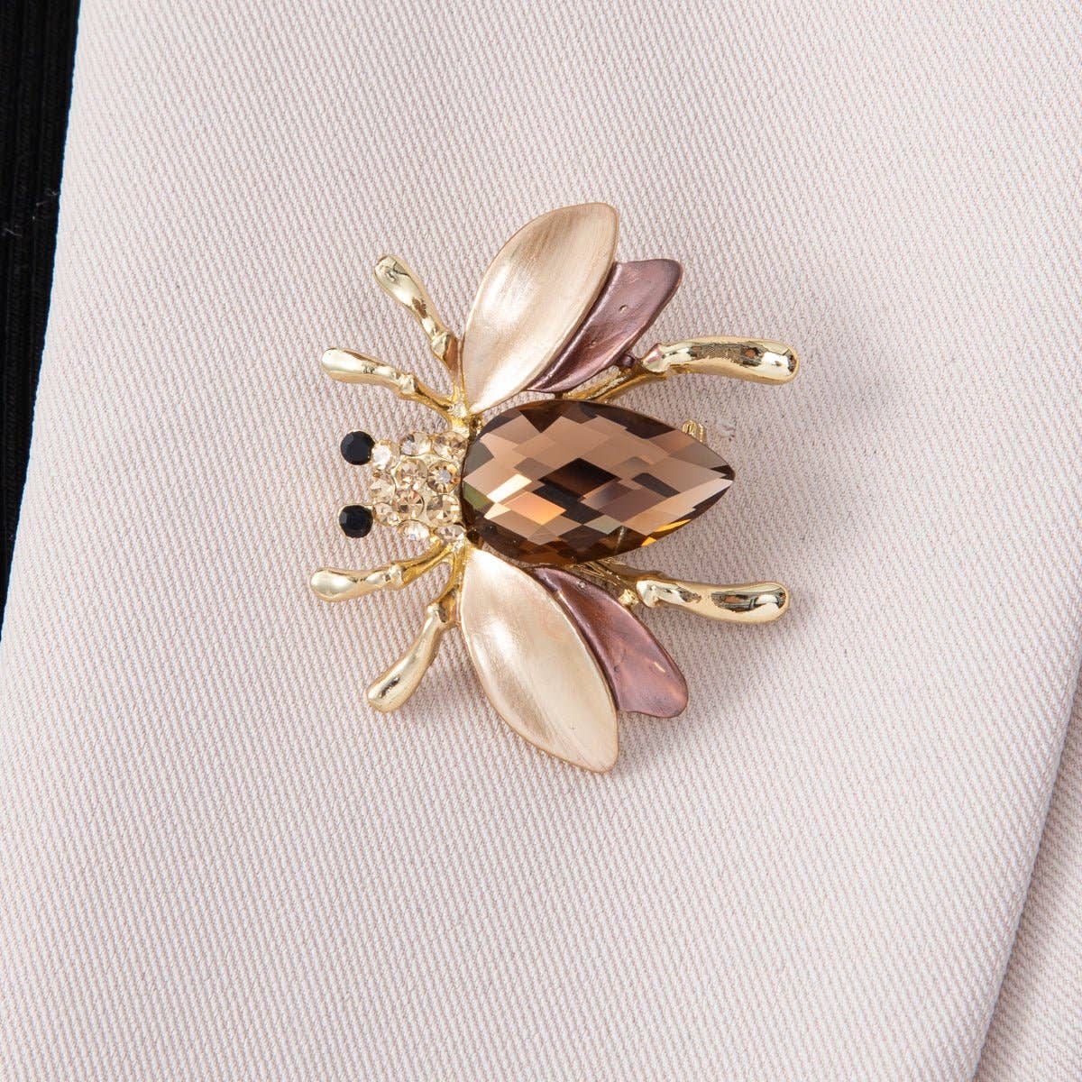 Gold 32mm x 38mm Brown Flying Insect Animal Pin Brooch