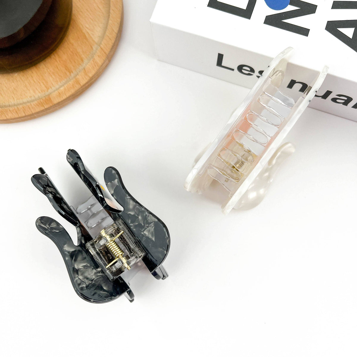 Tilt Head Cat Hair Claw Clip
