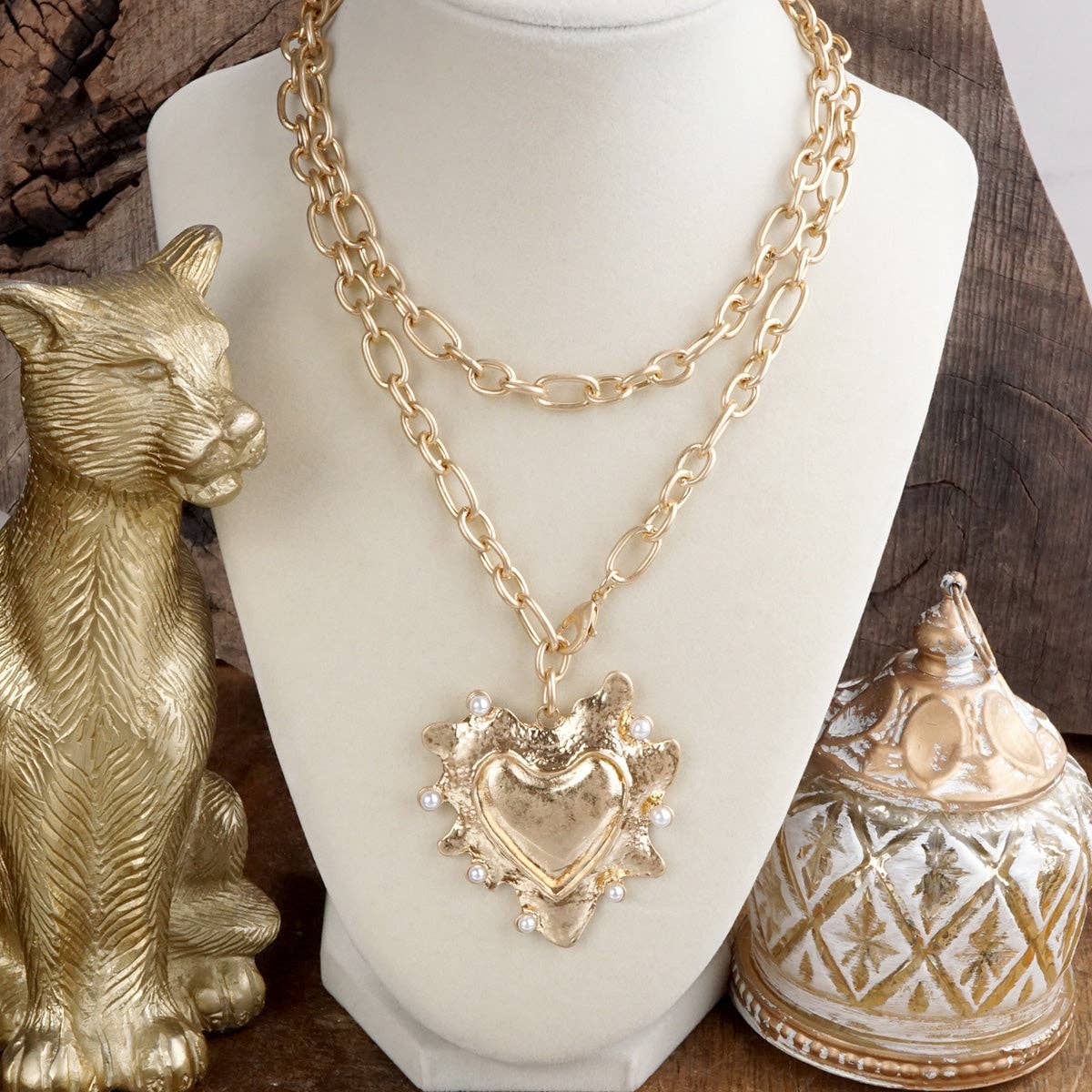 Heartbound Muse – Long Heart Necklace in Gold & Pearls