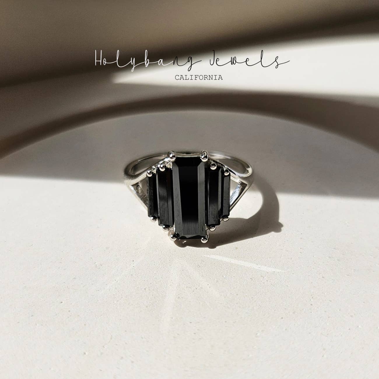 BLACK BAGUETTE RING