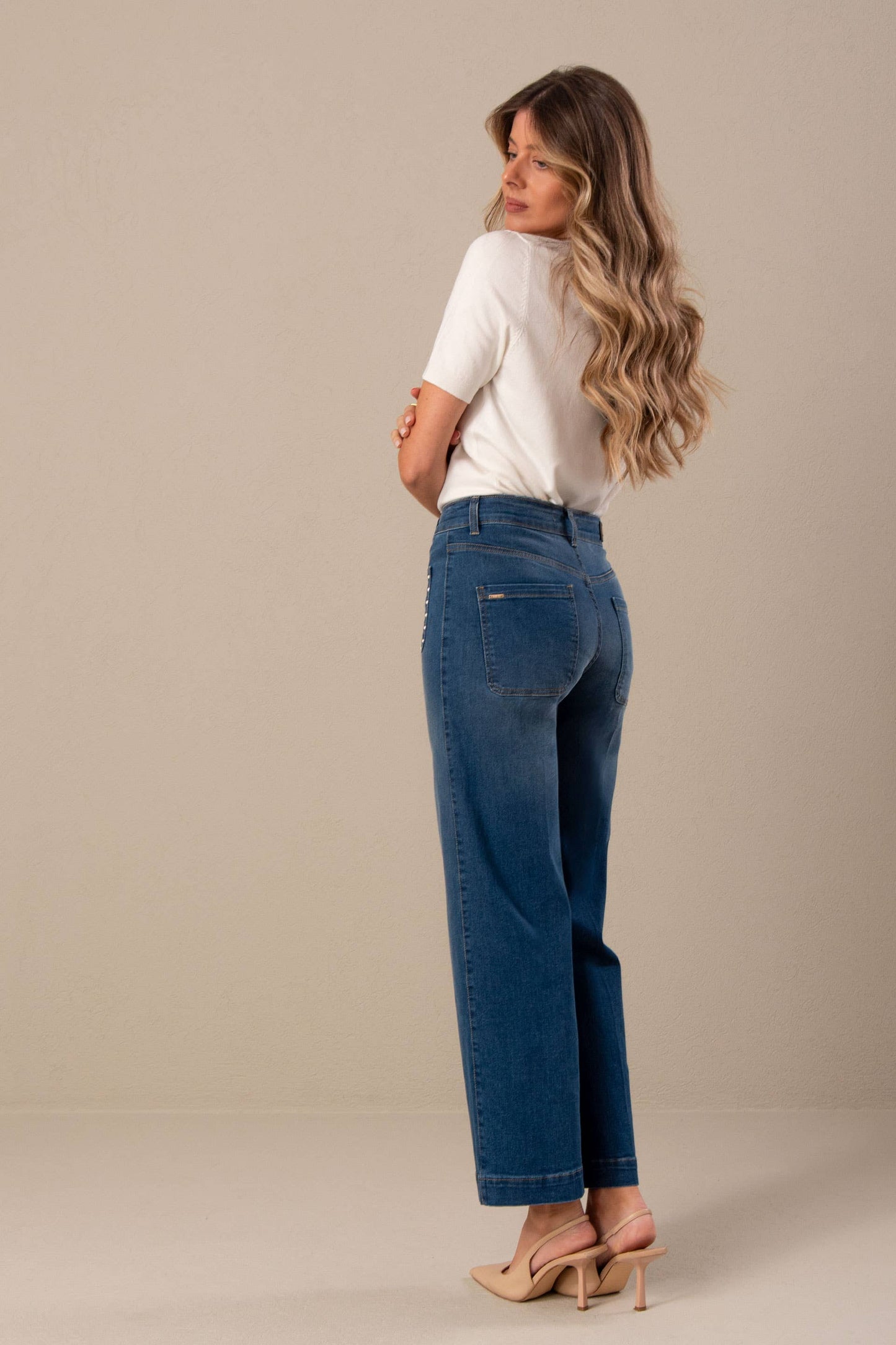 Wide-Leg Jeans with Transfers on the Pocket