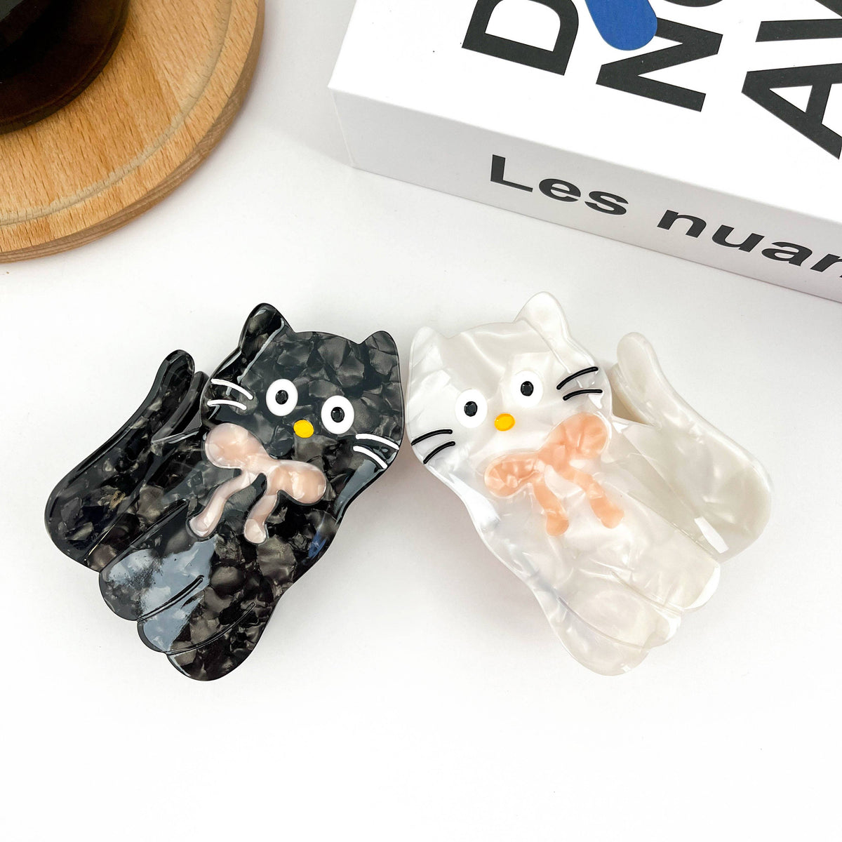 Tilt Head Cat Hair Claw Clip