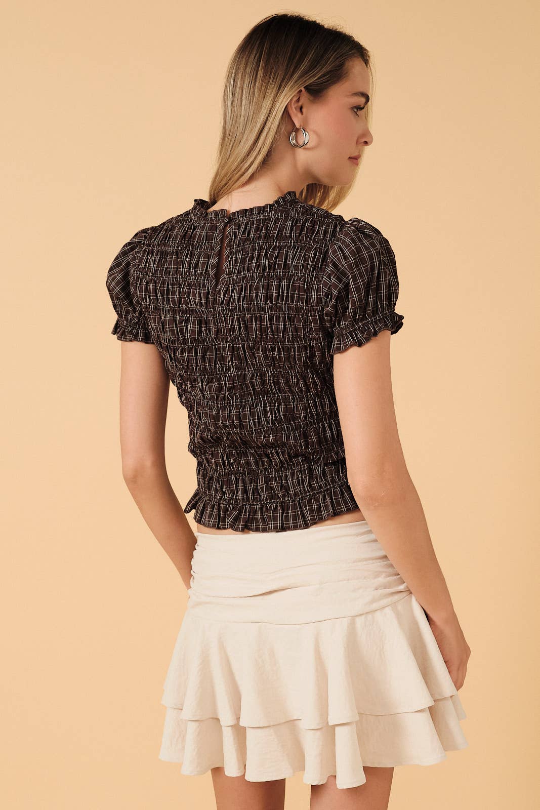 SHORT PUFF SLEEVE SMOCKED PLAID TOP W. RUFFLE DETAIL