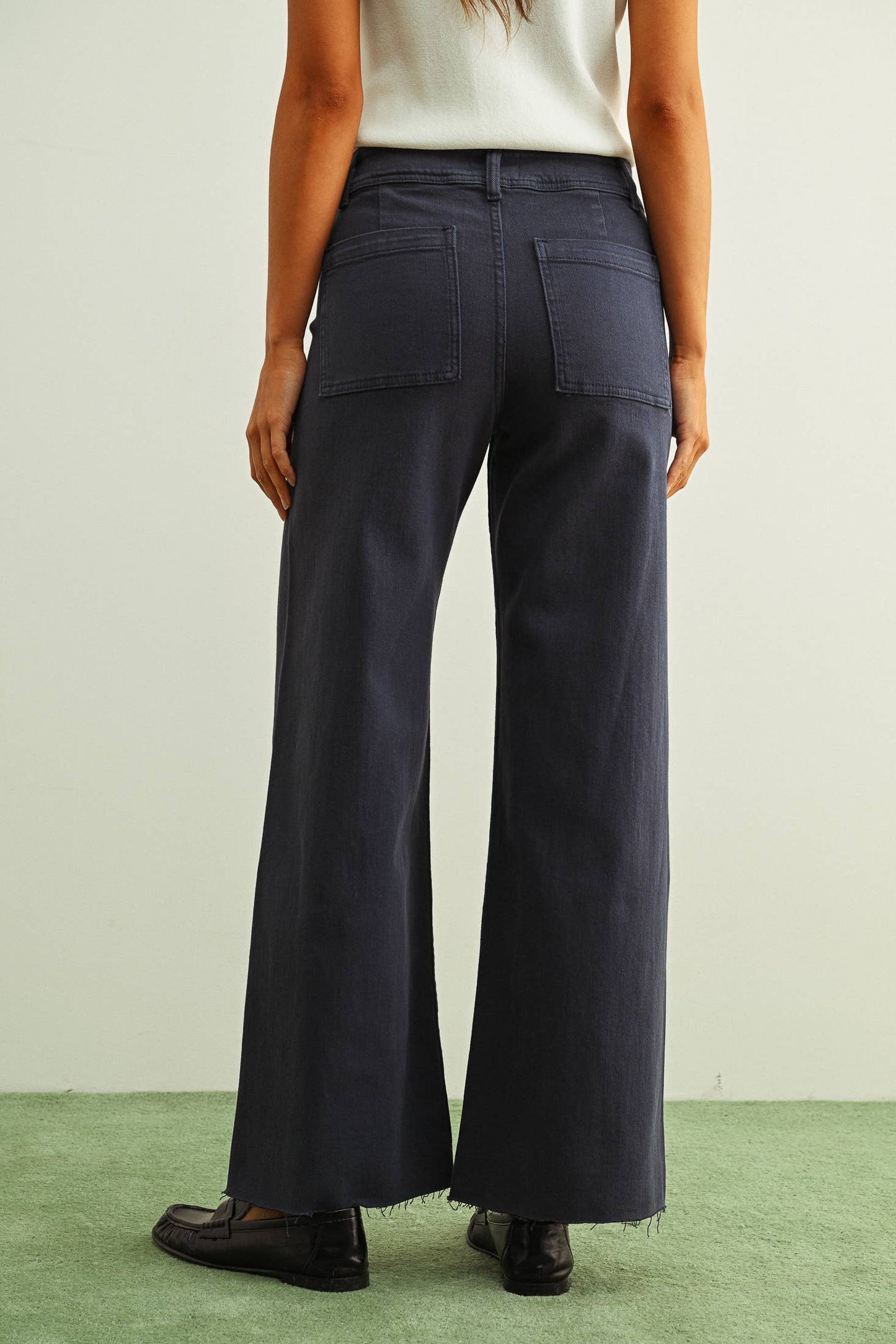 STRAIGHT LEG MAROON DENIM PANTS