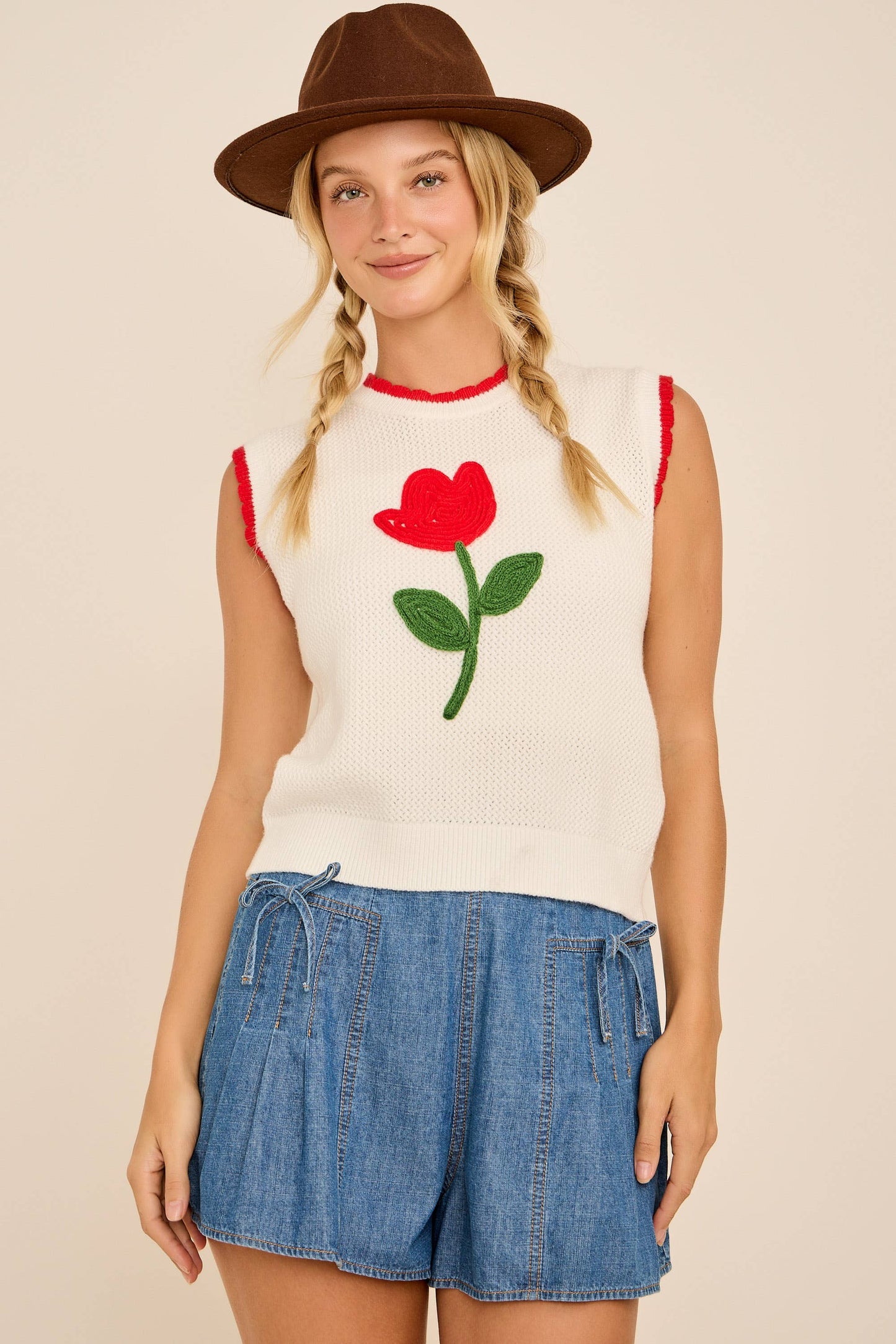 TULLIP EMBROIDERED CONTRAST  KNIT TOP