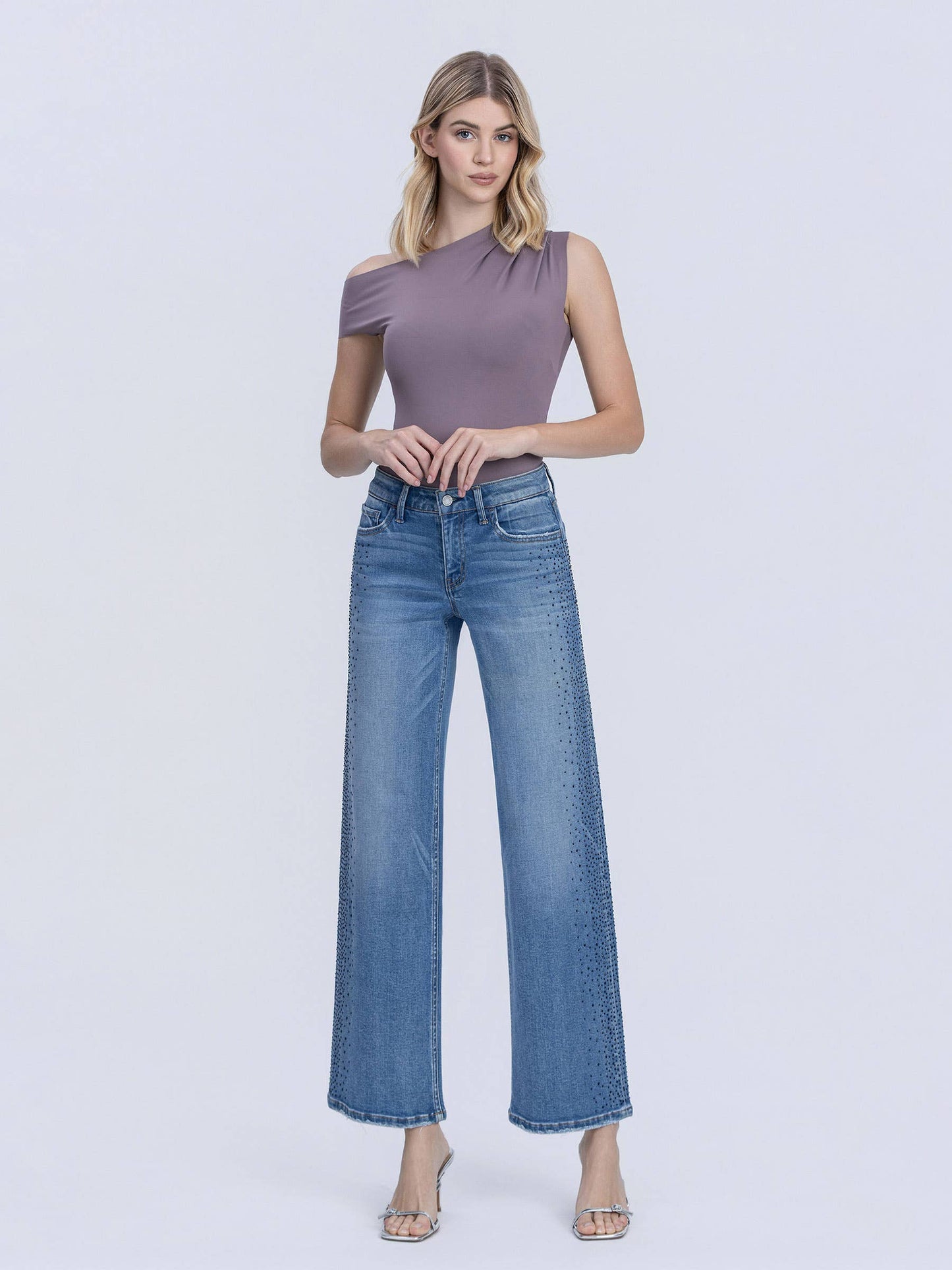 GLOW - MID RISE STONE WASH JEANS