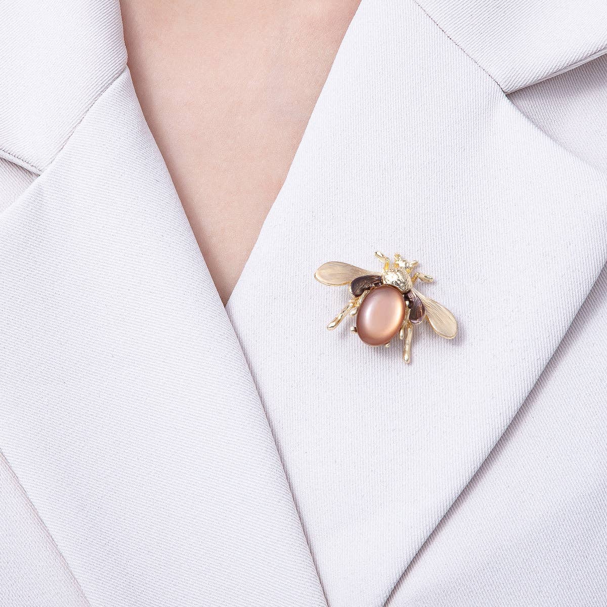 Matte Gold 33.5mm x 23mm Brown Wasp Bee Insect Animal Pin Brooch