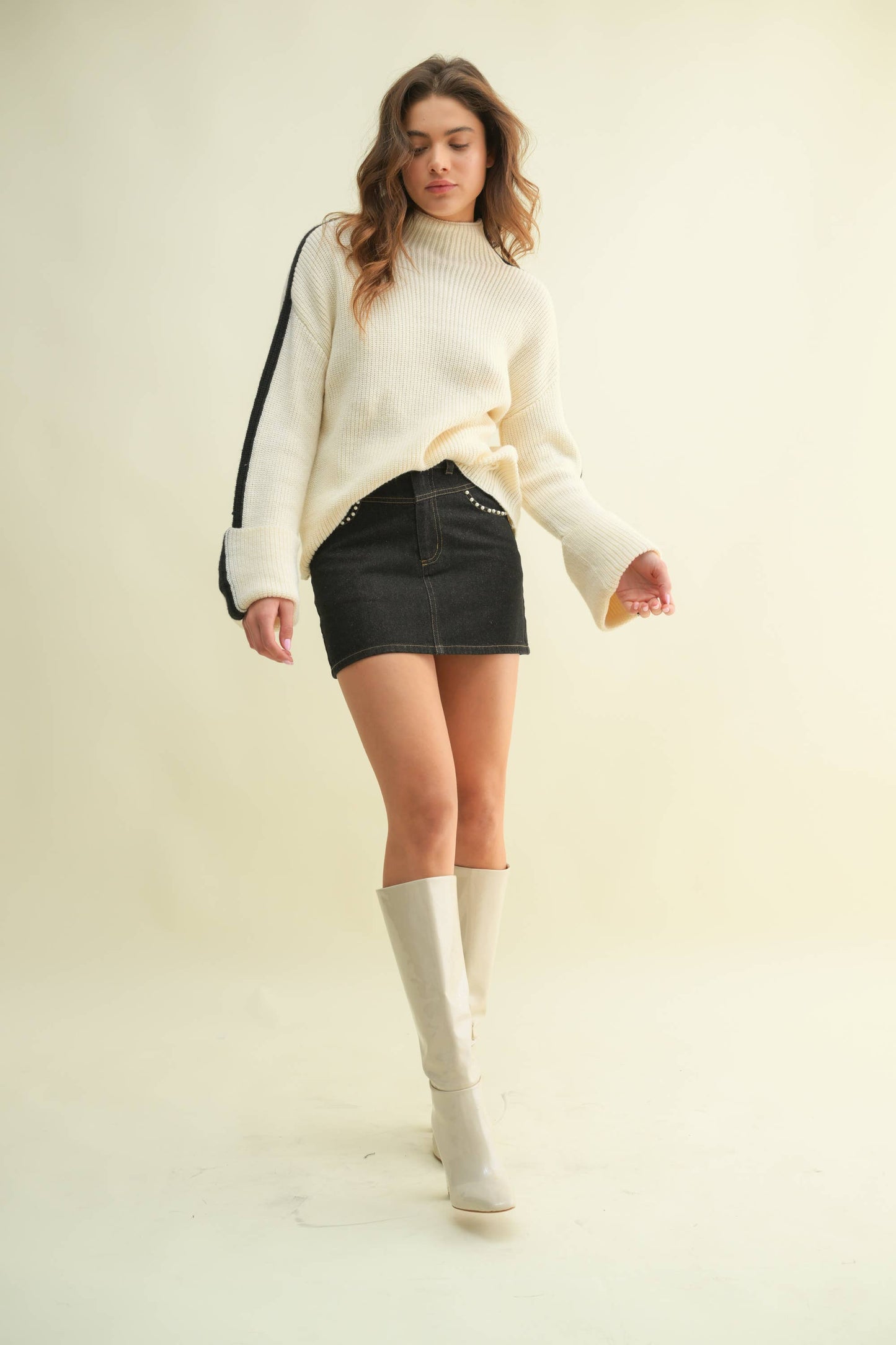 MOCK NECK CONTAST SWEATER