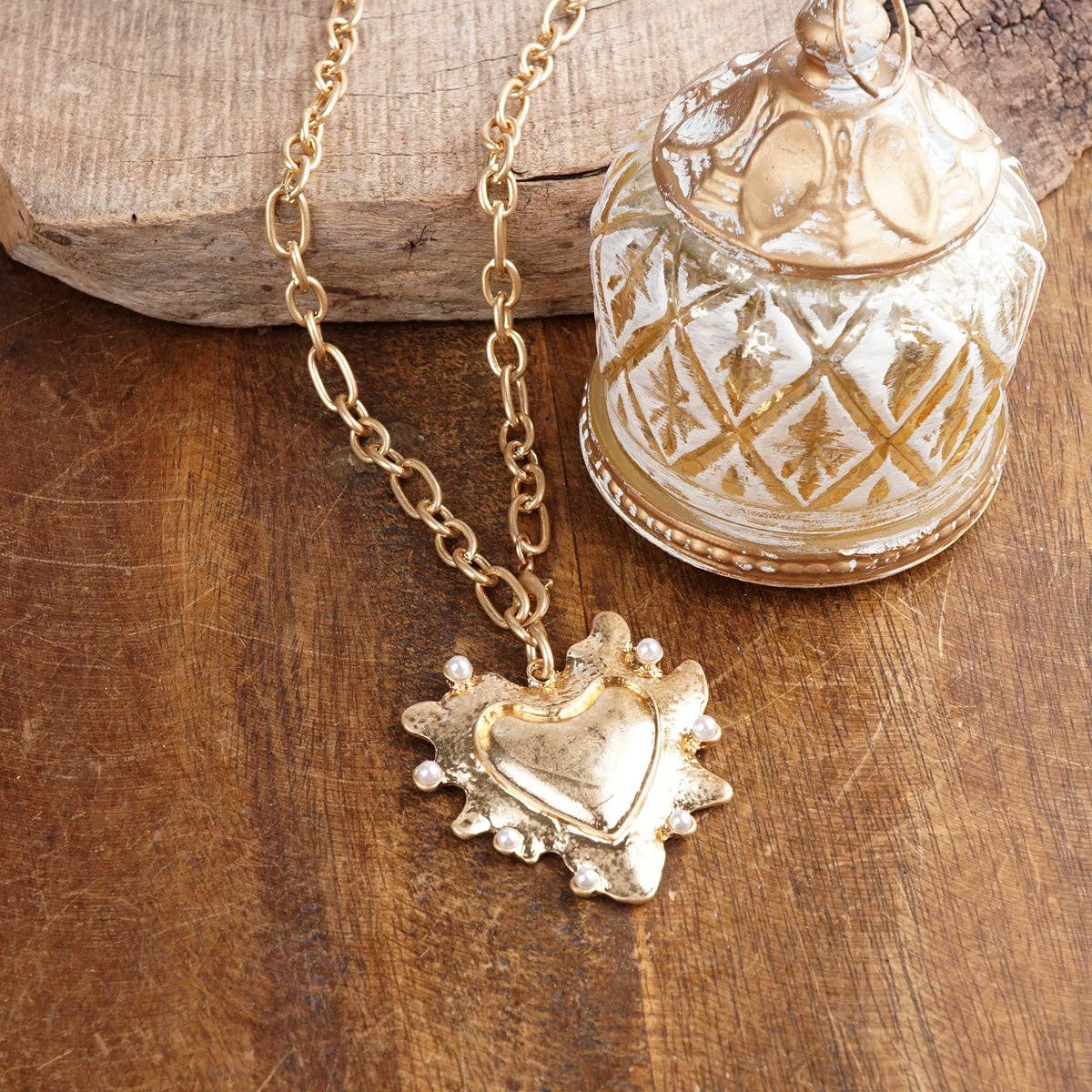 Heartbound Muse – Long Heart Necklace in Gold & Pearls