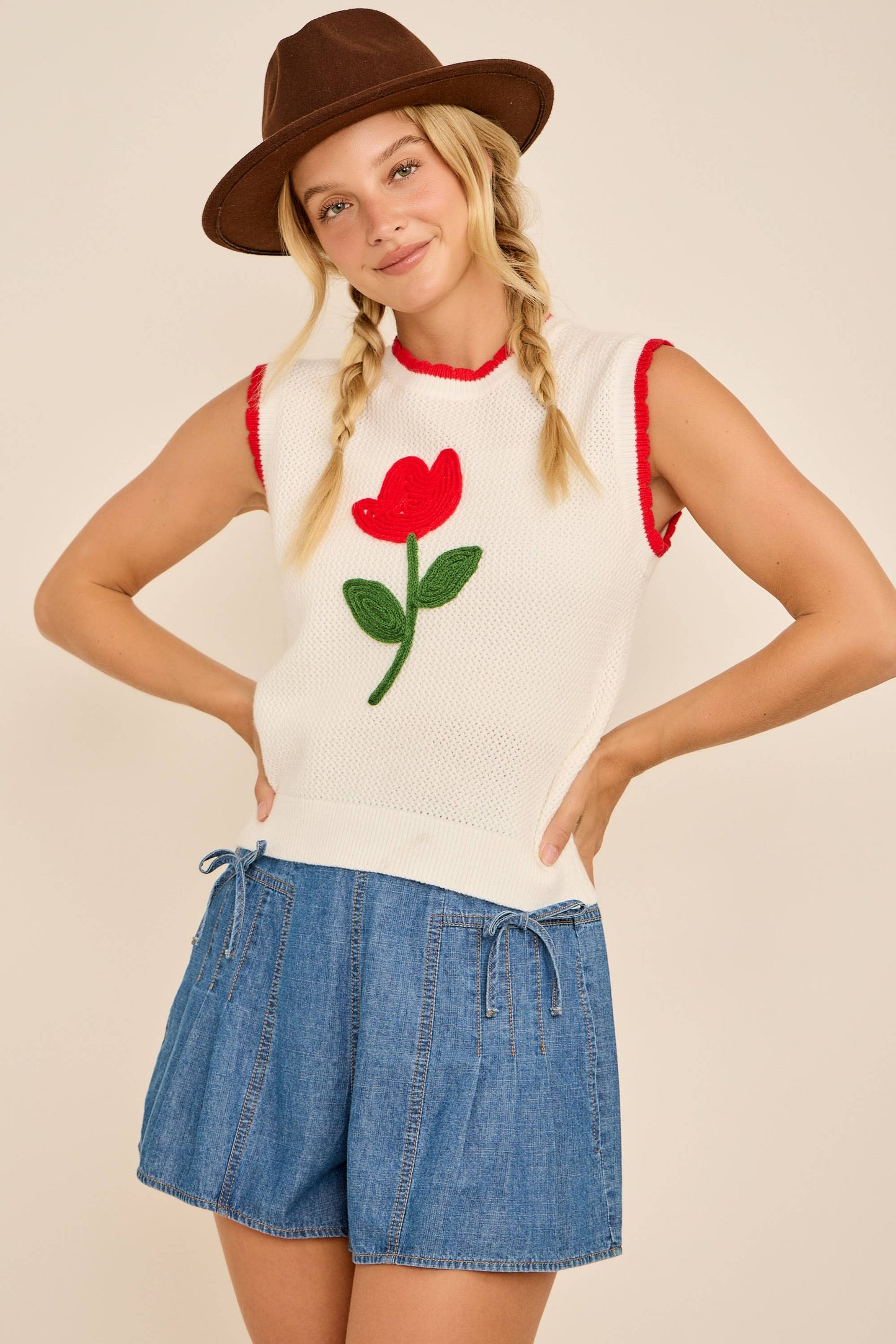 TULLIP EMBROIDERED CONTRAST  KNIT TOP