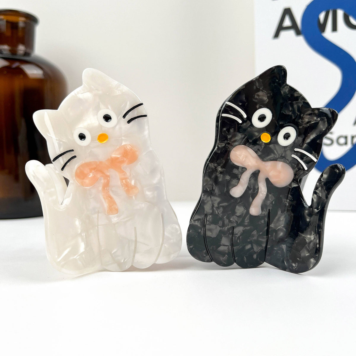 Tilt Head Cat Hair Claw Clip
